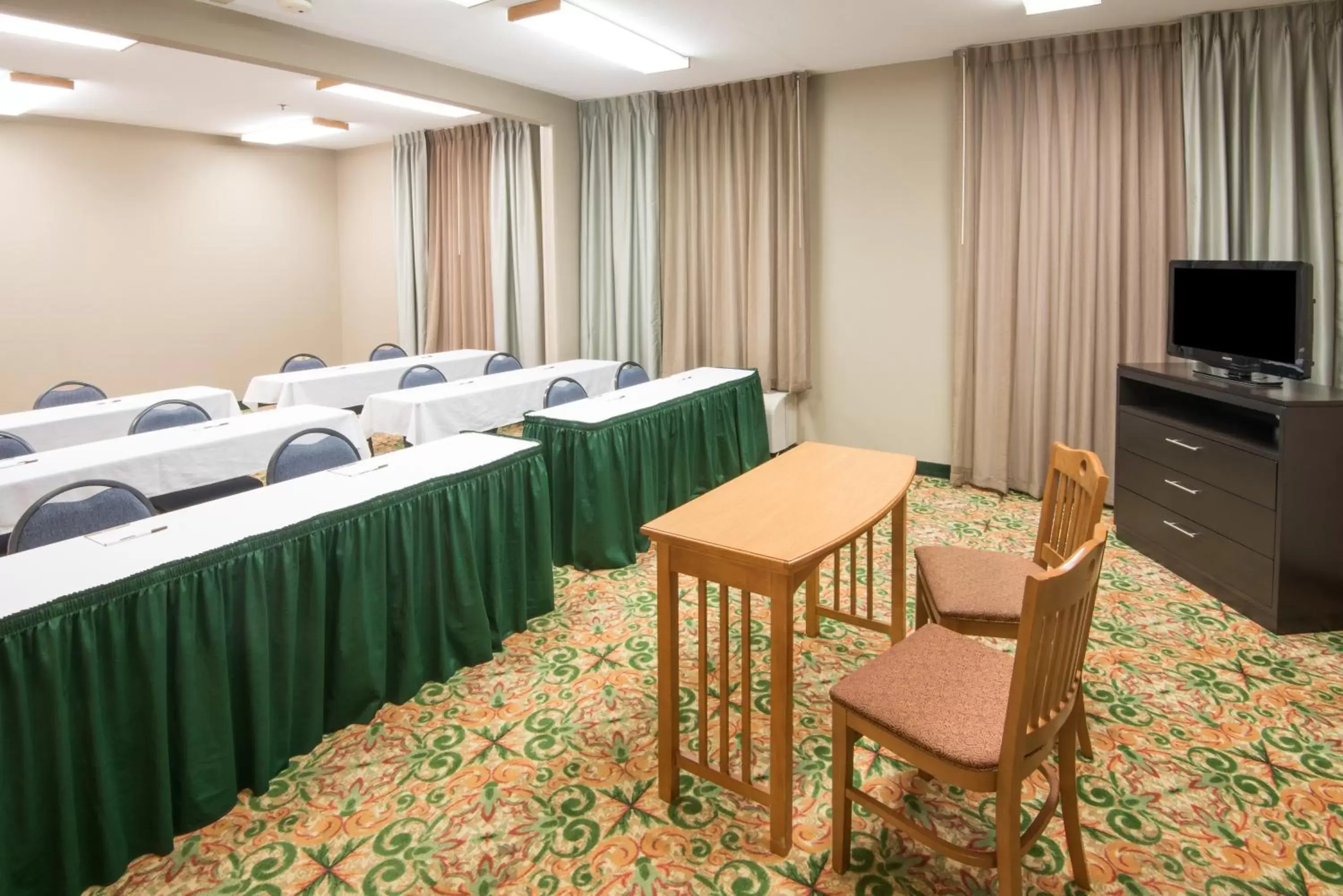 Meeting/conference room in Staybridge Suites Columbus-Airport, an IHG Hotel