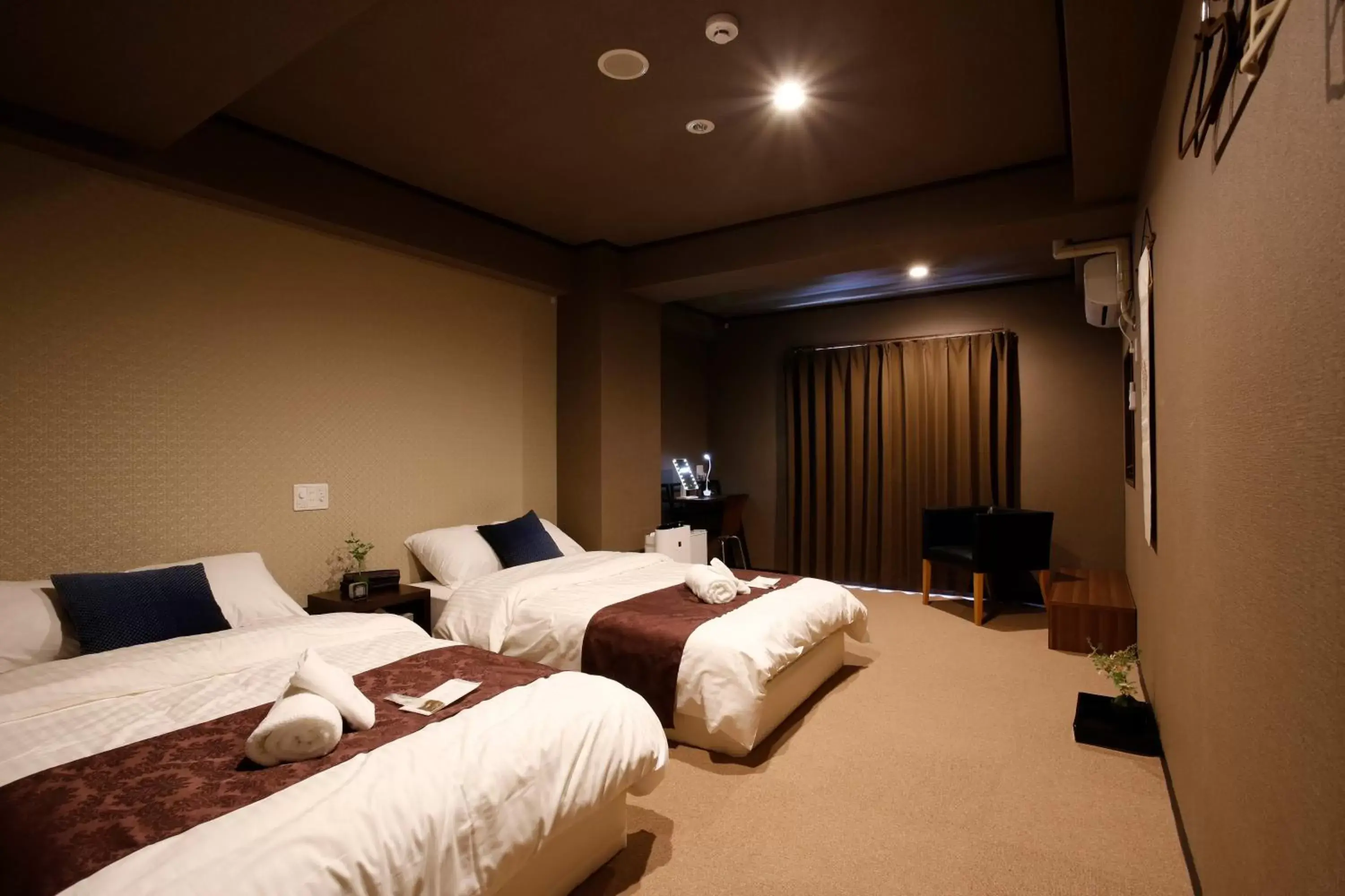 Staff, Bed in Sumiya Spa & Hotel