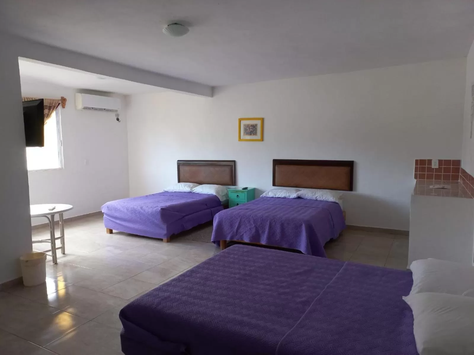 Bed in Airport Sleepy Inn