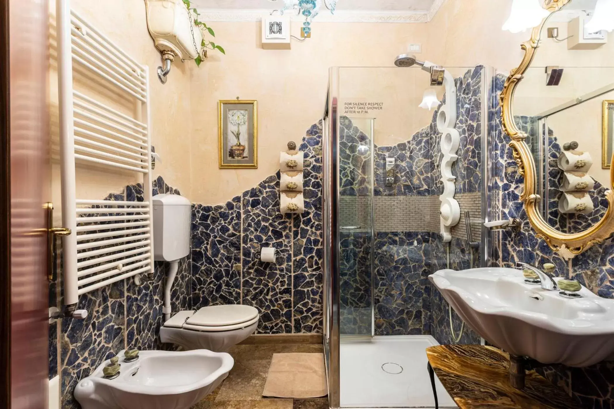 Shower, Bathroom in La Bauta
