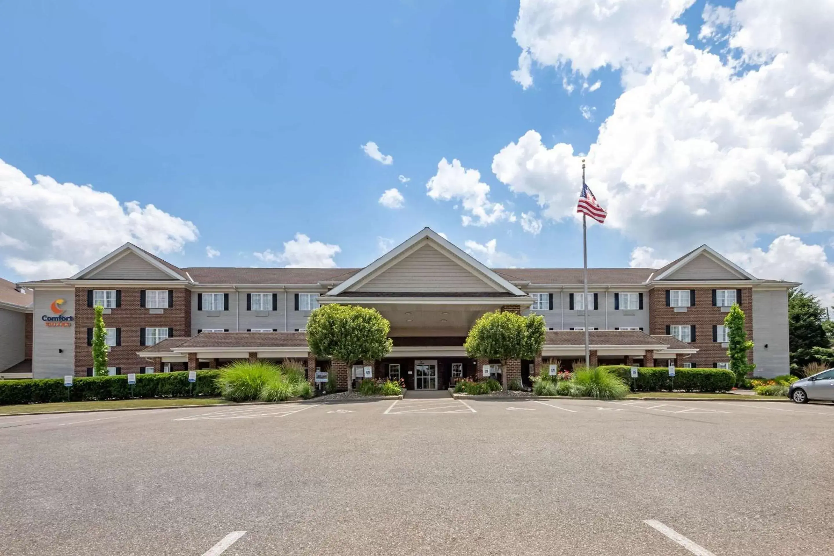 Property Building in Comfort Suites Hotel and Conference Center