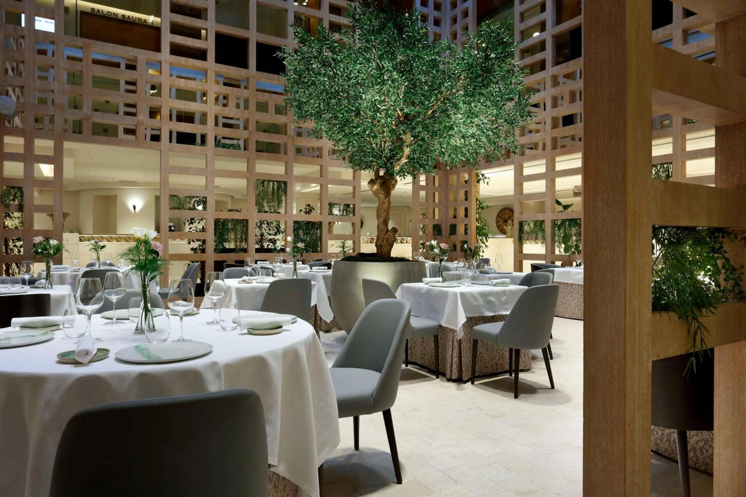 Restaurant/places to eat in Hyatt Regency Hesperia Madrid