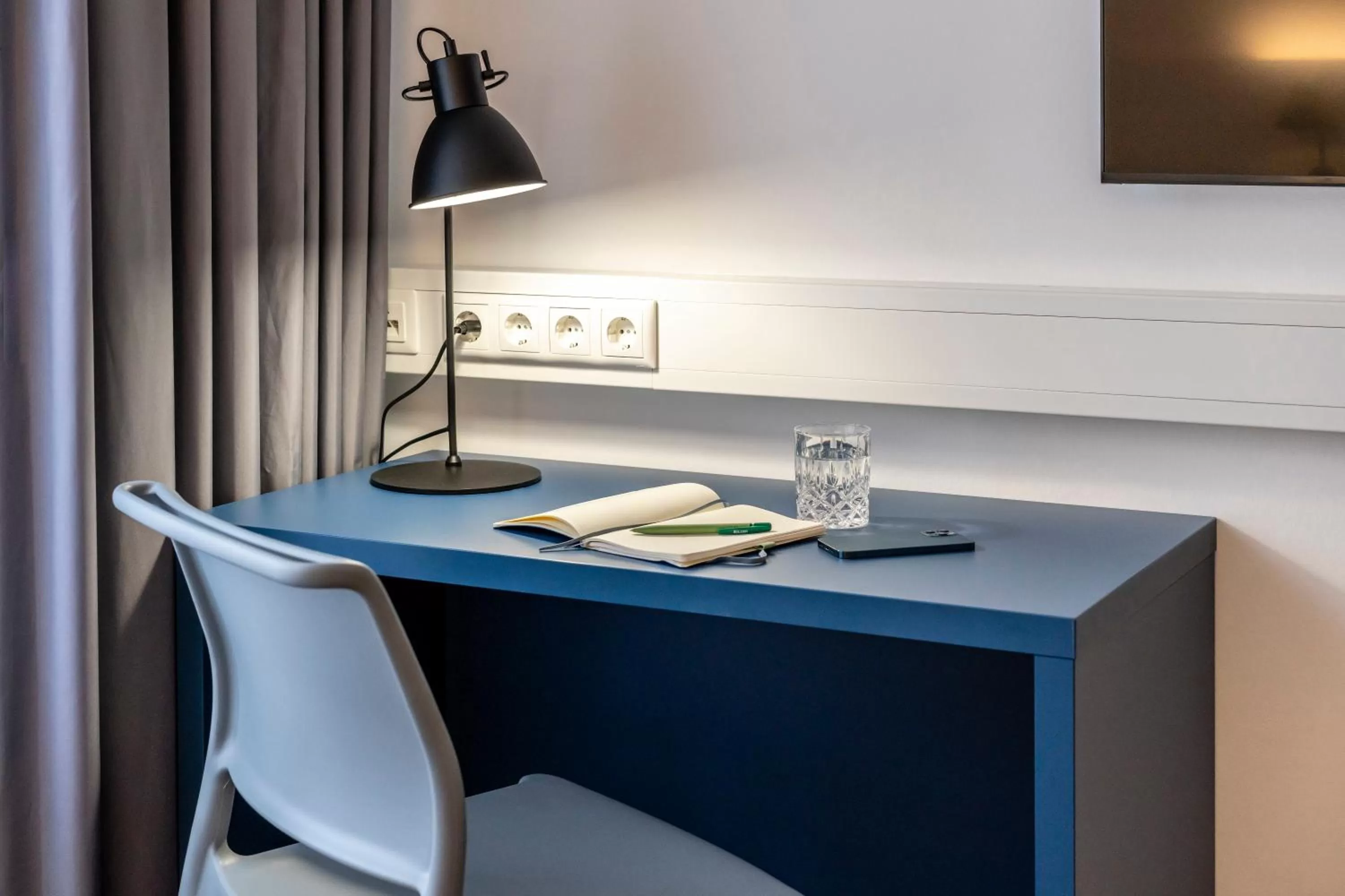 hair dresser in ibis Styles Hamburg Alster City