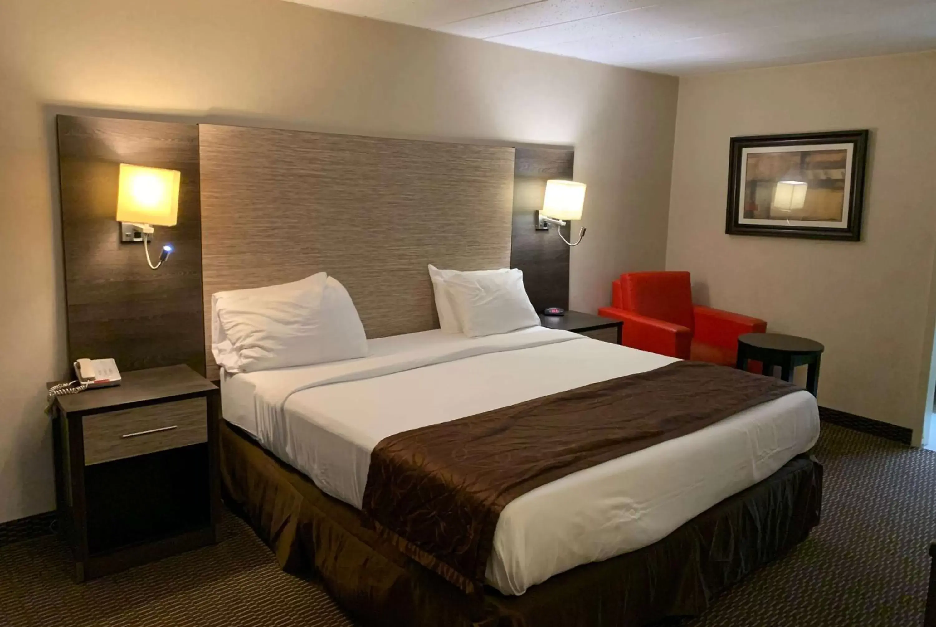 Photo of the whole room, Bed in Ramada by Wyndham Rockville Centre