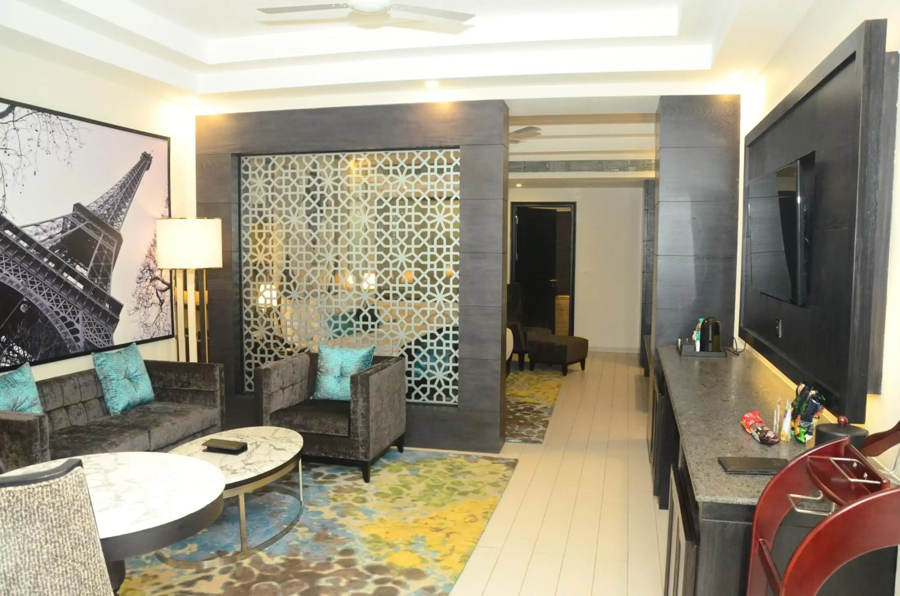 Photo of the whole room, Bathroom in Radisson Chandigarh Zirakpur