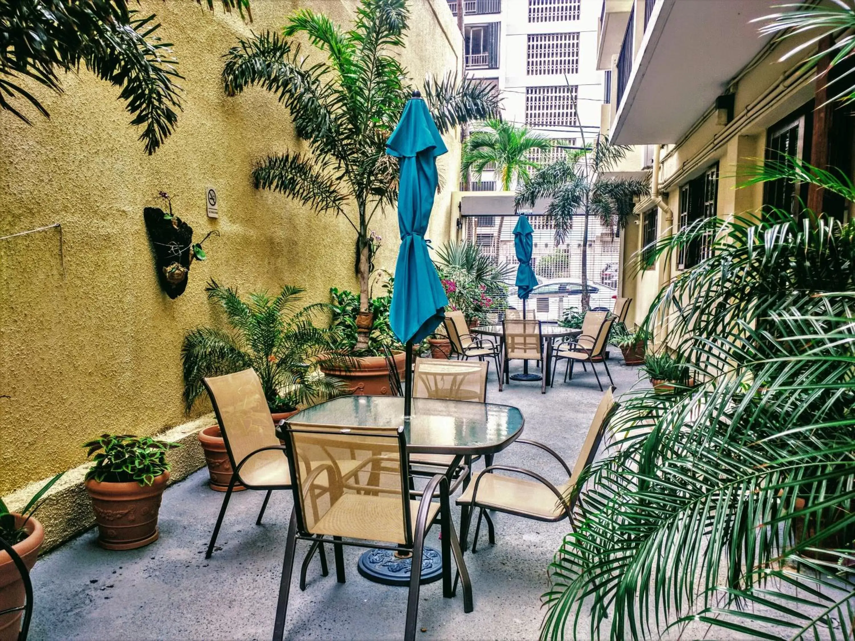 Patio in Canario Lagoon Hotel