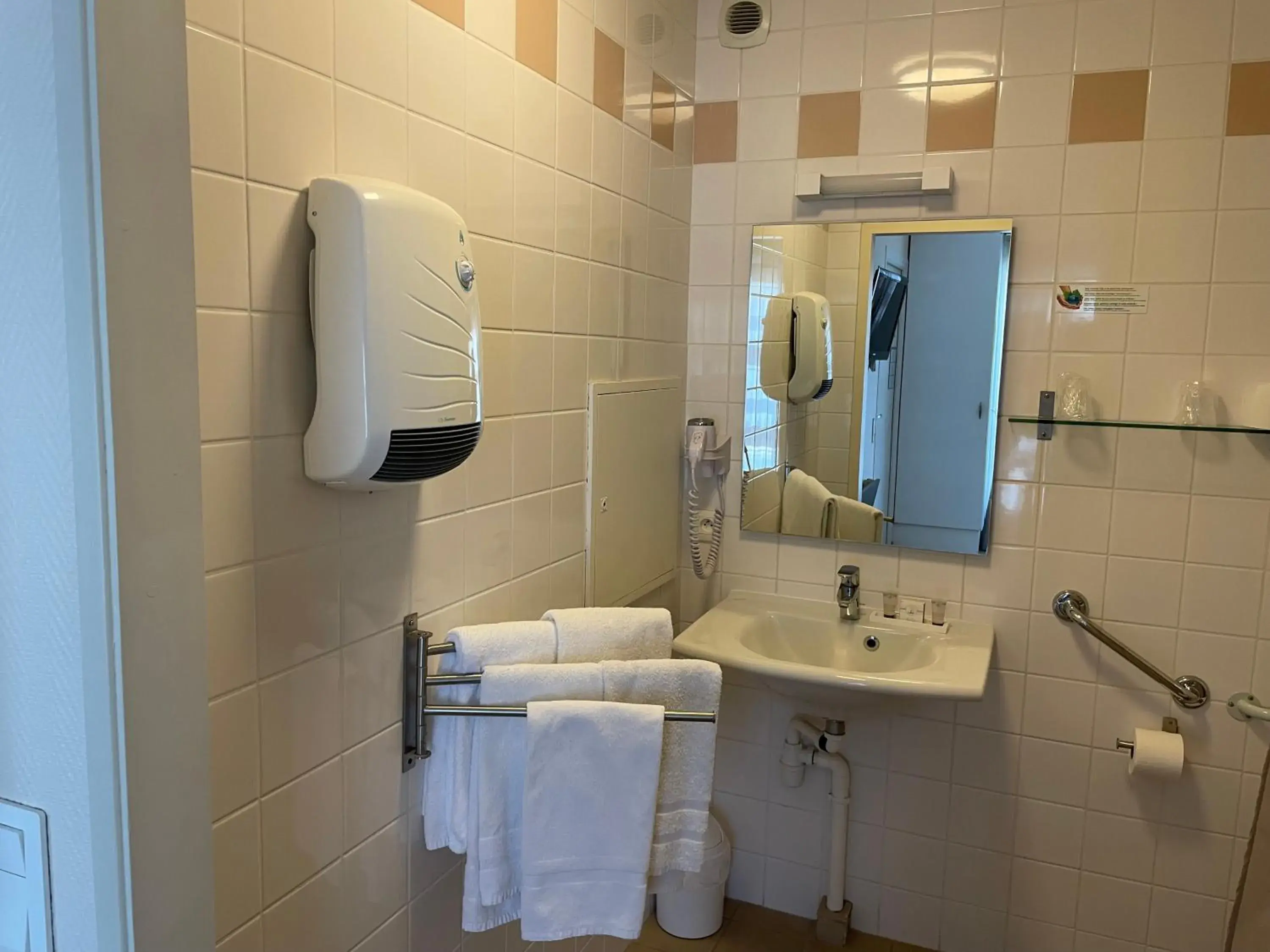 Bathroom in Hôtel de la Plage