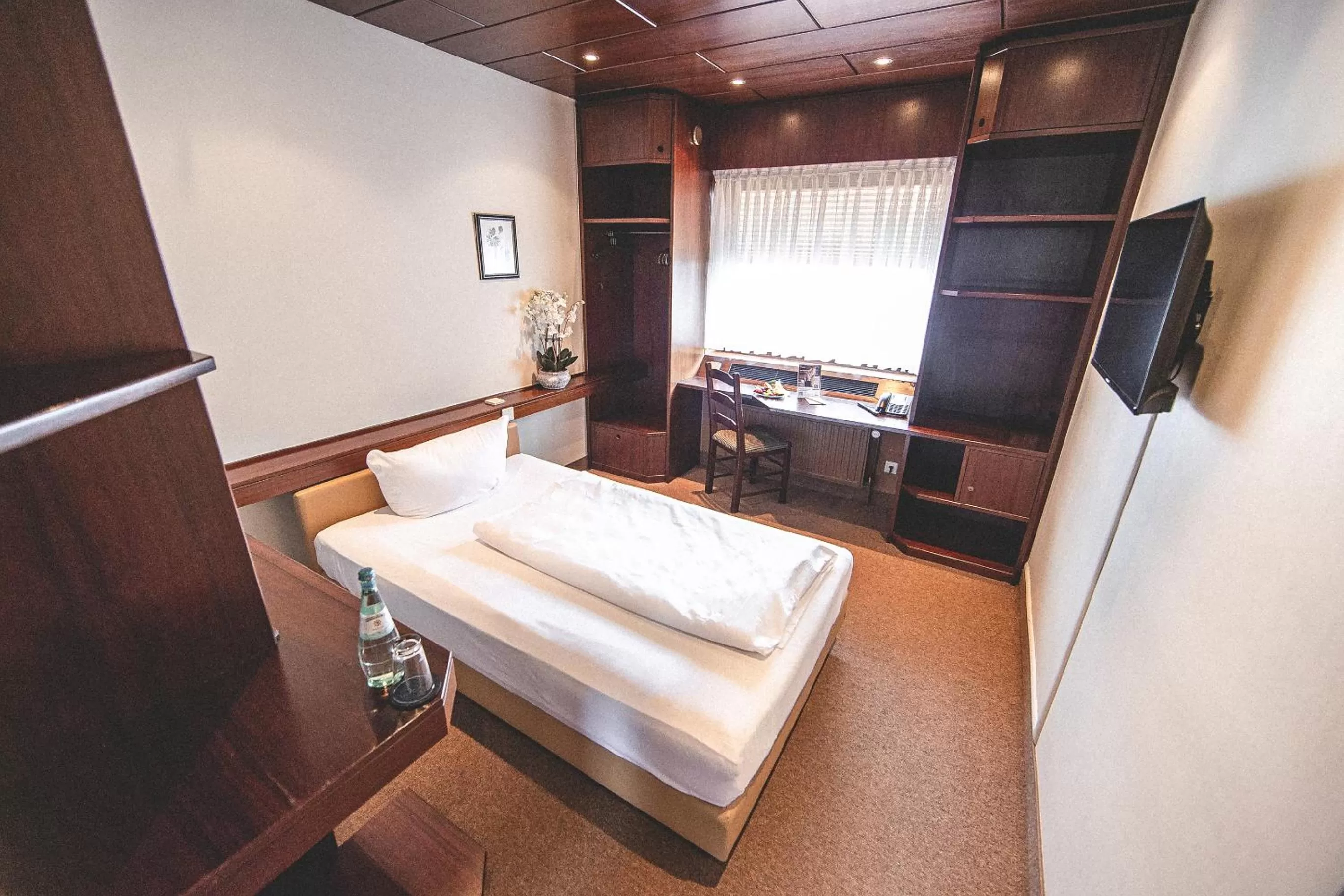 Photo of the whole room, Bed in PLAZA INN Recklinghausen