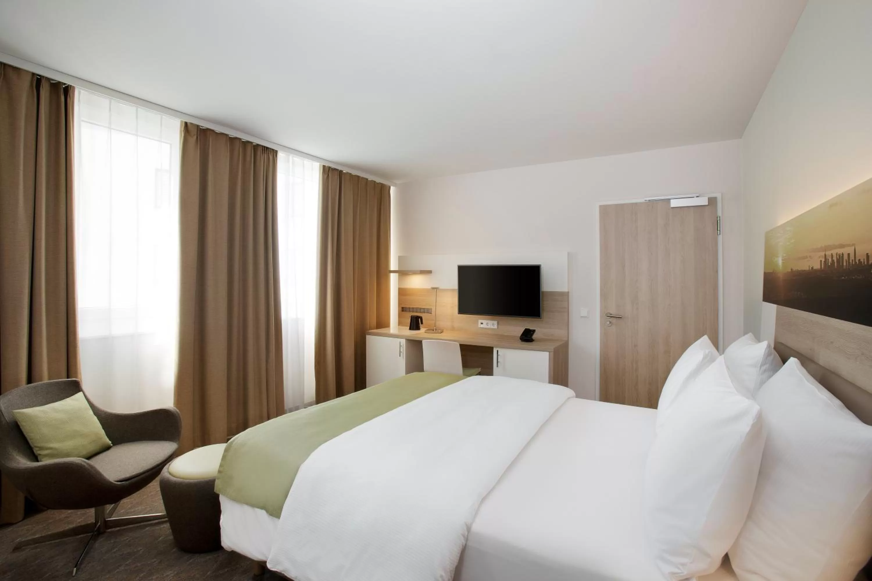Photo of the whole room, Bed in Holiday Inn Frankfurt Airport by IHG