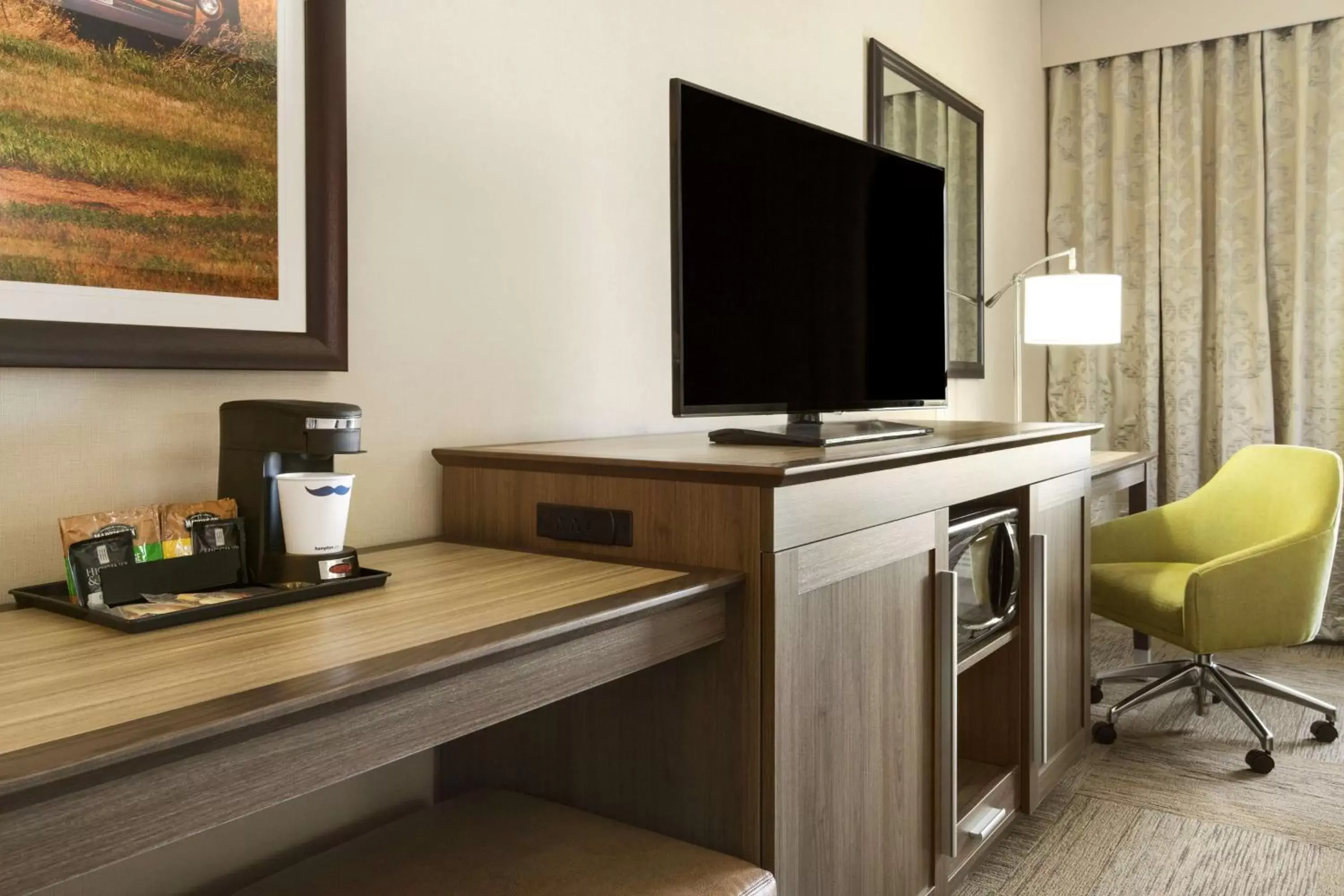 Bedroom, TV/Entertainment Center in Hampton Inn by Hilton Edmonton/Sherwood Park