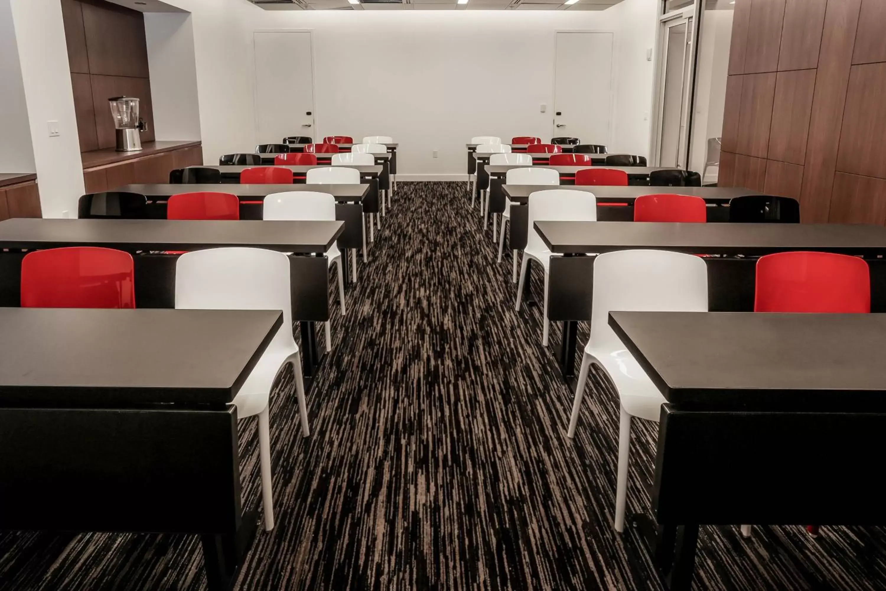Meeting/conference room in Courtyard by Marriott Long Island City/New York Manhattan View