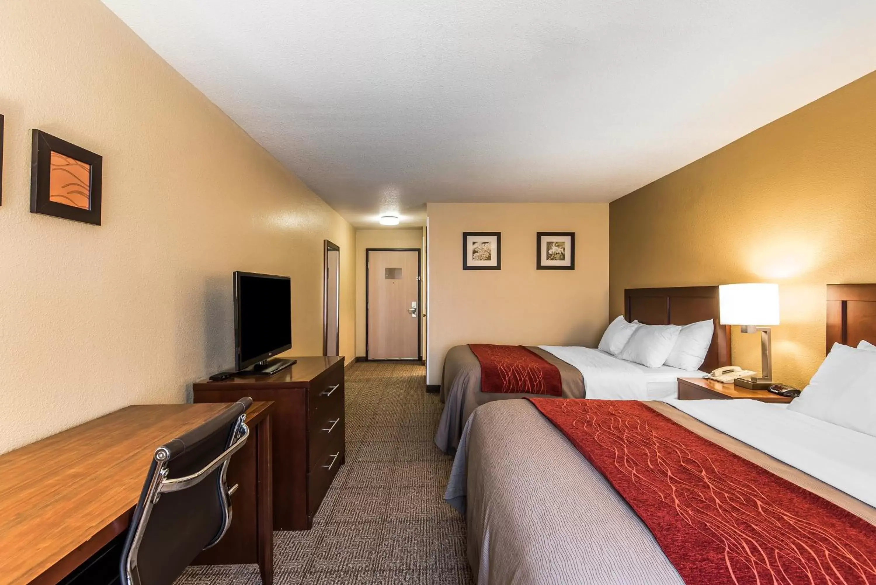 Queen Room with Two Queen Beds - Non-Smoking in Quality Inn & Suites Bethany