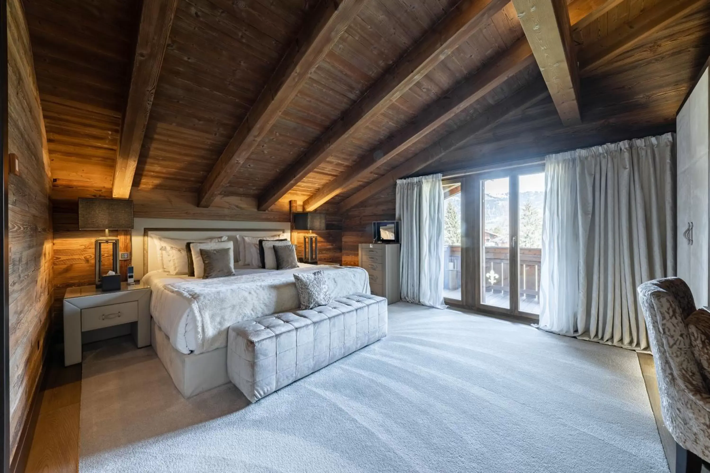 Bedroom, Bed in Ultima Gstaad