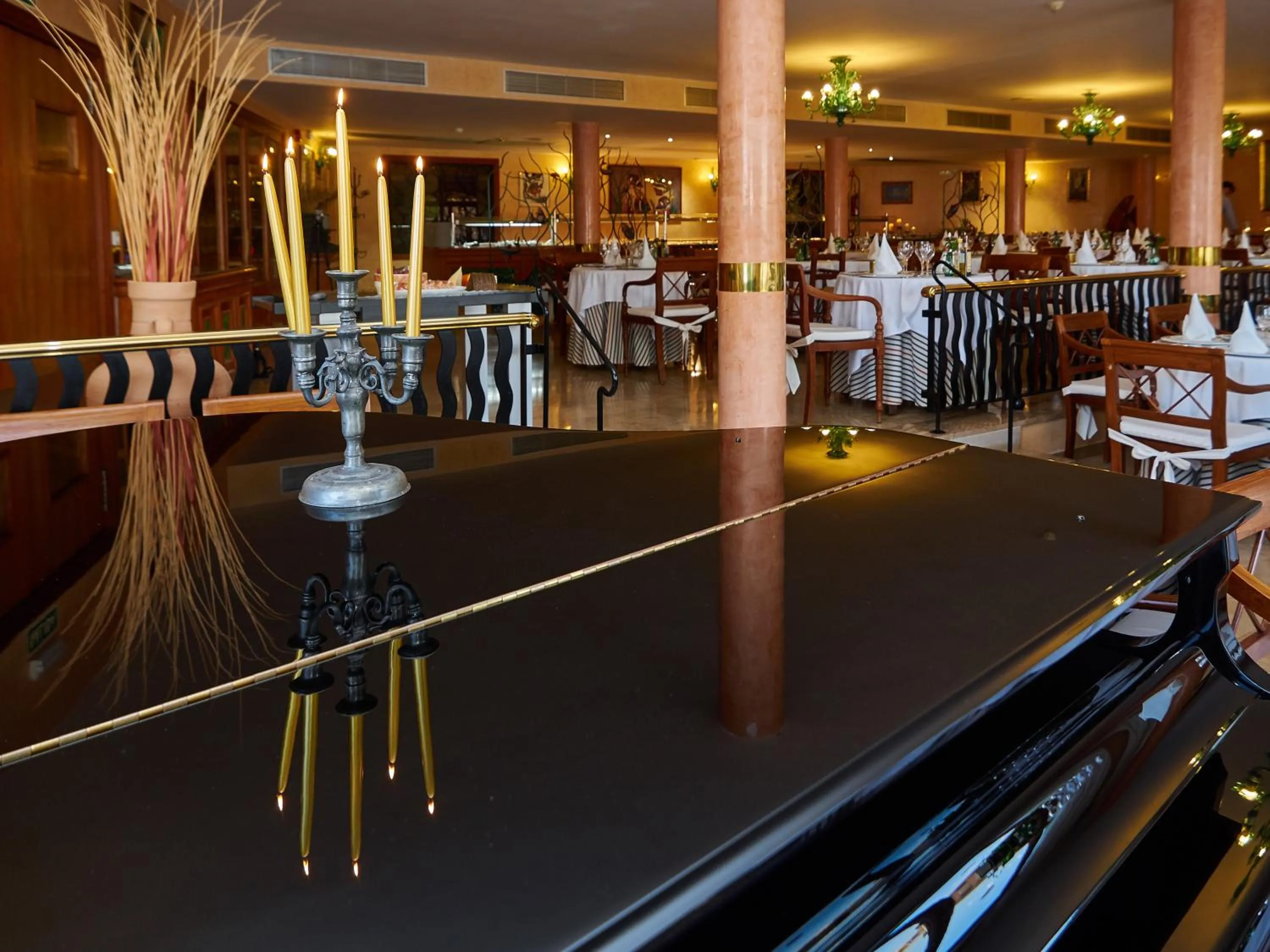 Restaurant/places to eat in Hotel Petit Cala Fornells