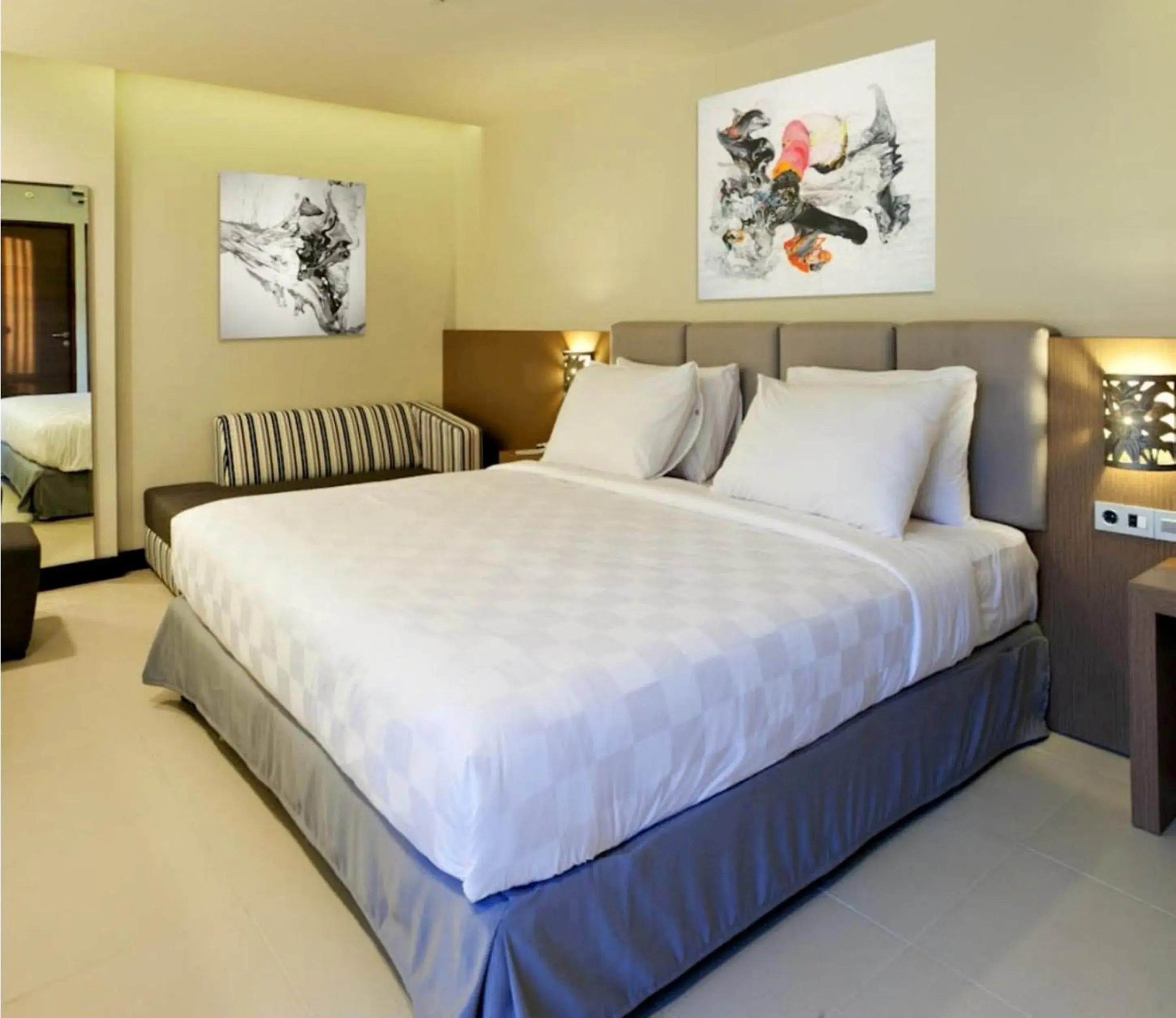 Bedroom, Bed in Euphoria Hotel Bedroom, Bed in Euphoria Hotel