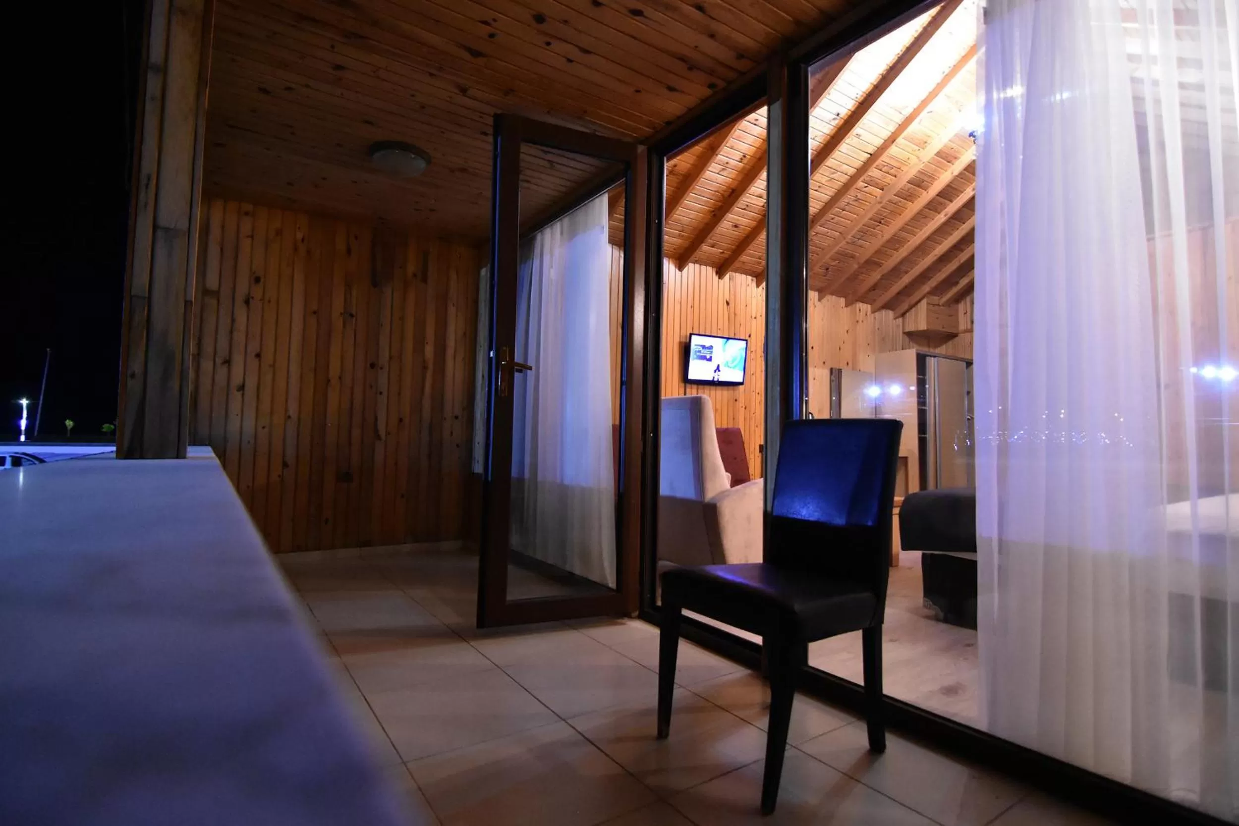 Balcony/Terrace, TV/Entertainment Center in Sandal Otel