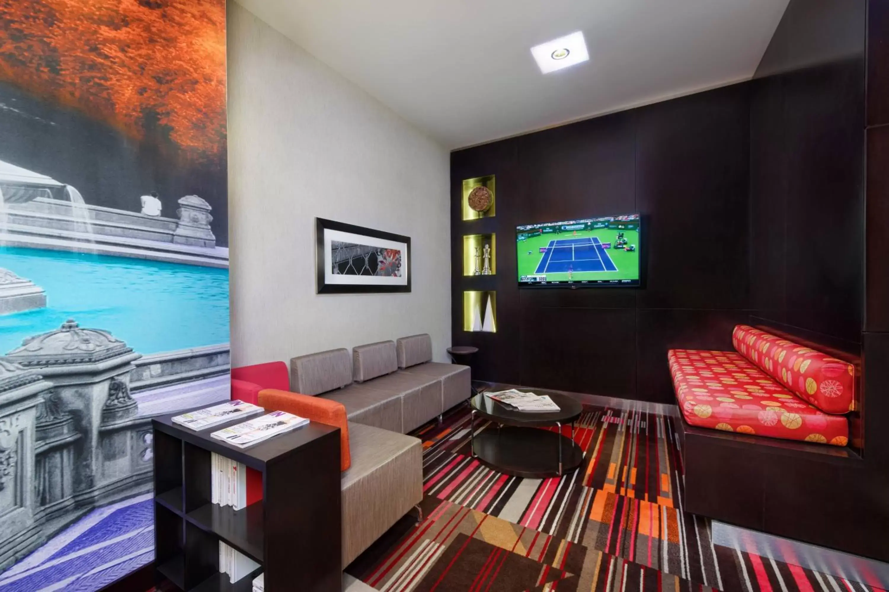 Lobby or reception, TV/Entertainment Center in Courtyard by Marriott Times Square West