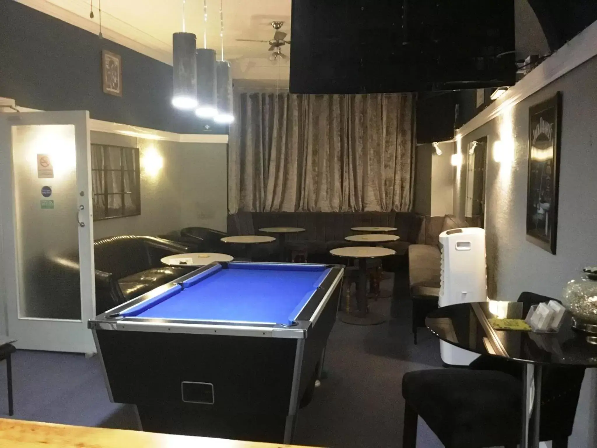 Lounge or bar, Billiards in Shore Stay Guest House