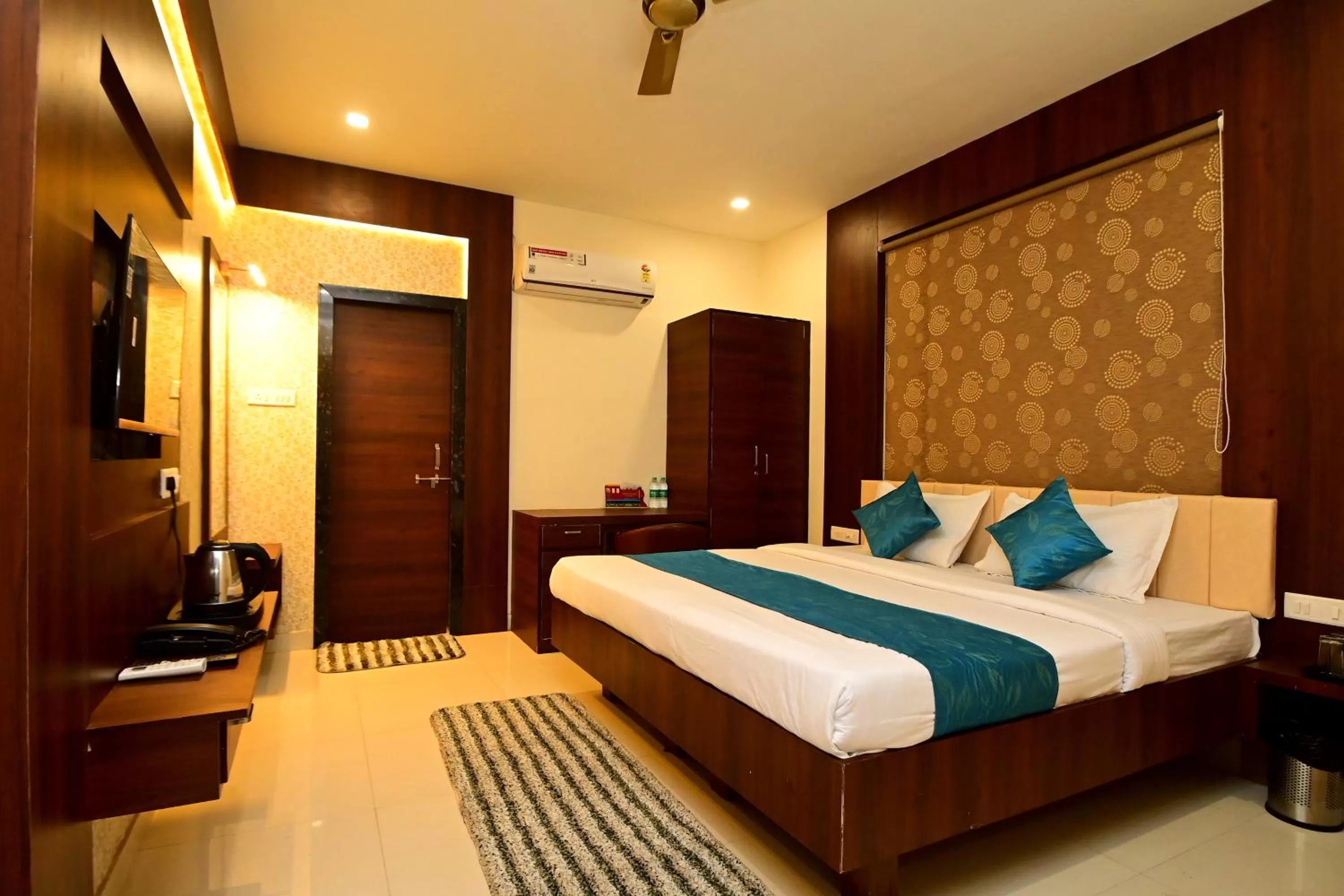 Photo of the whole room, Bed in Hotel Hallmark By THC Group