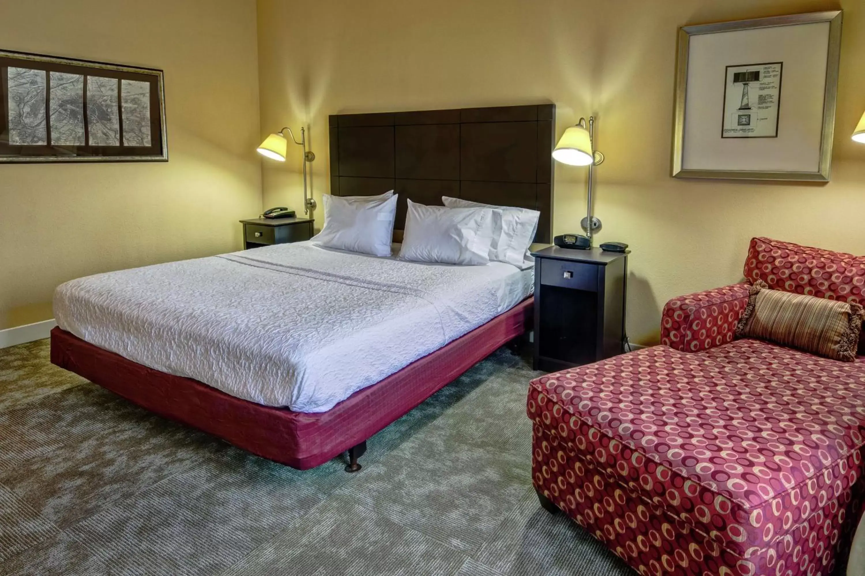 Living room, Bed in Hampton Inn By Hilton Jacksonville