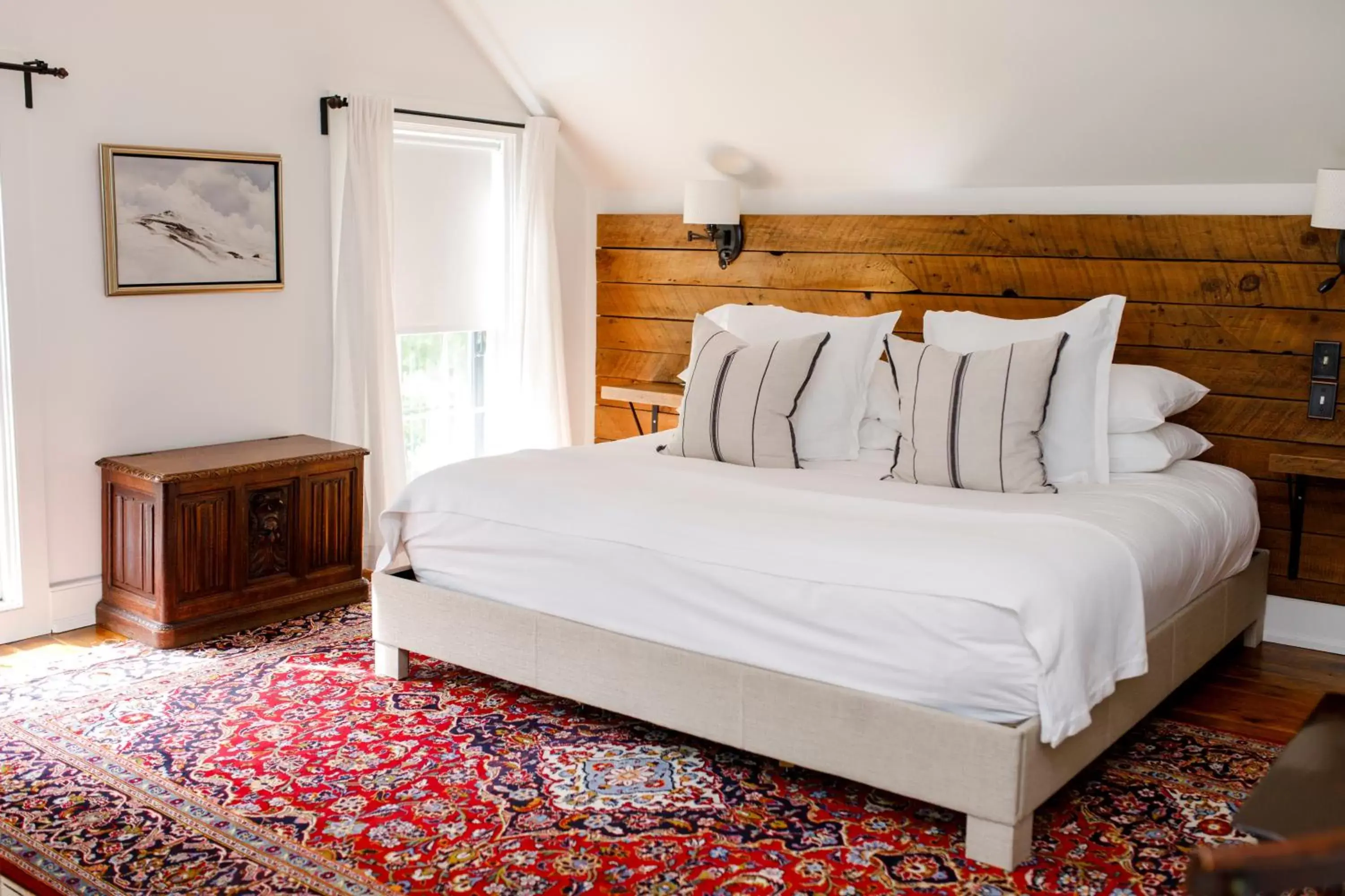 Bed in Woodbourne Inn