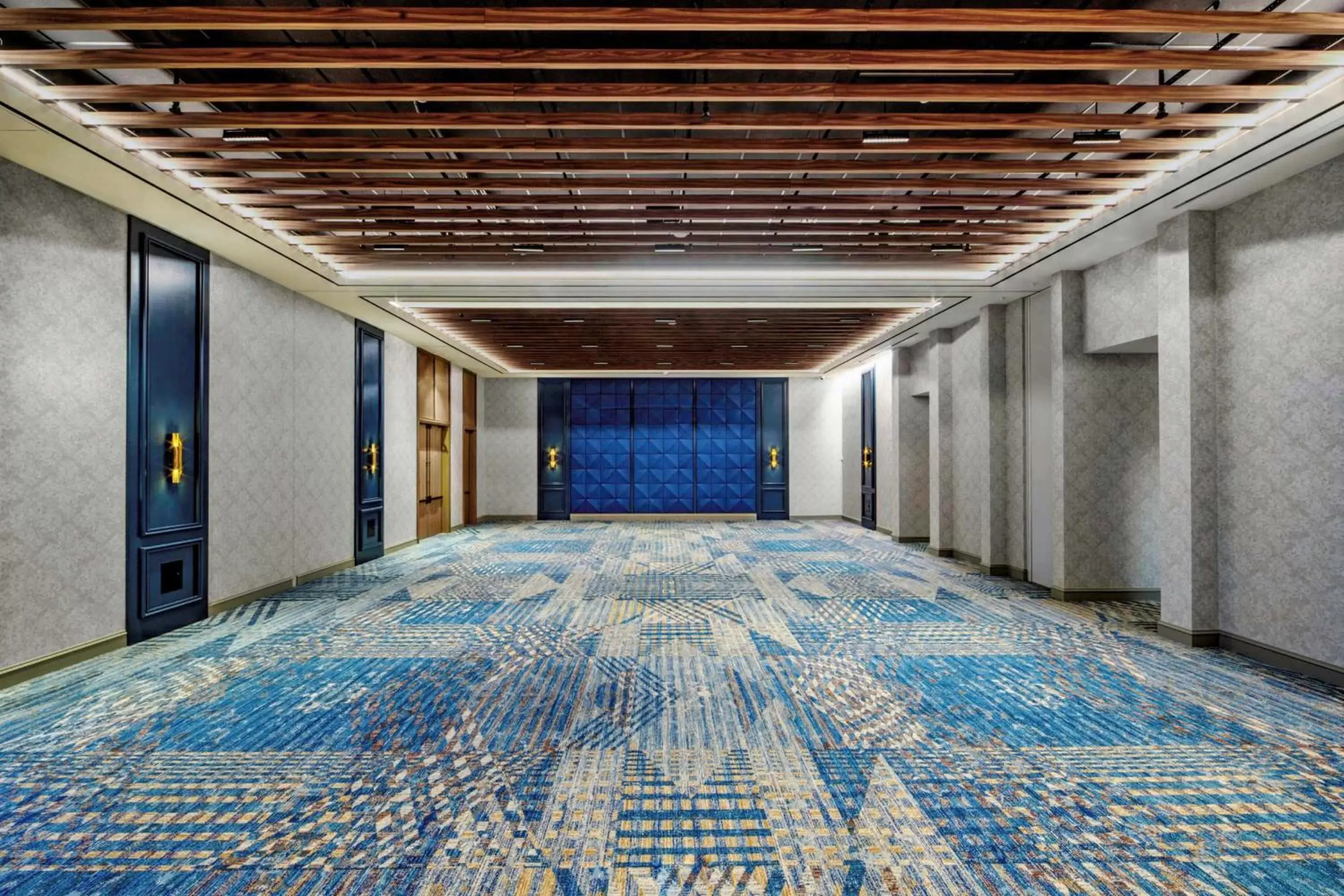 Meeting/conference room, Swimming Pool in Embassy Suites By Hilton Virginia Beach Oceanfront Resort