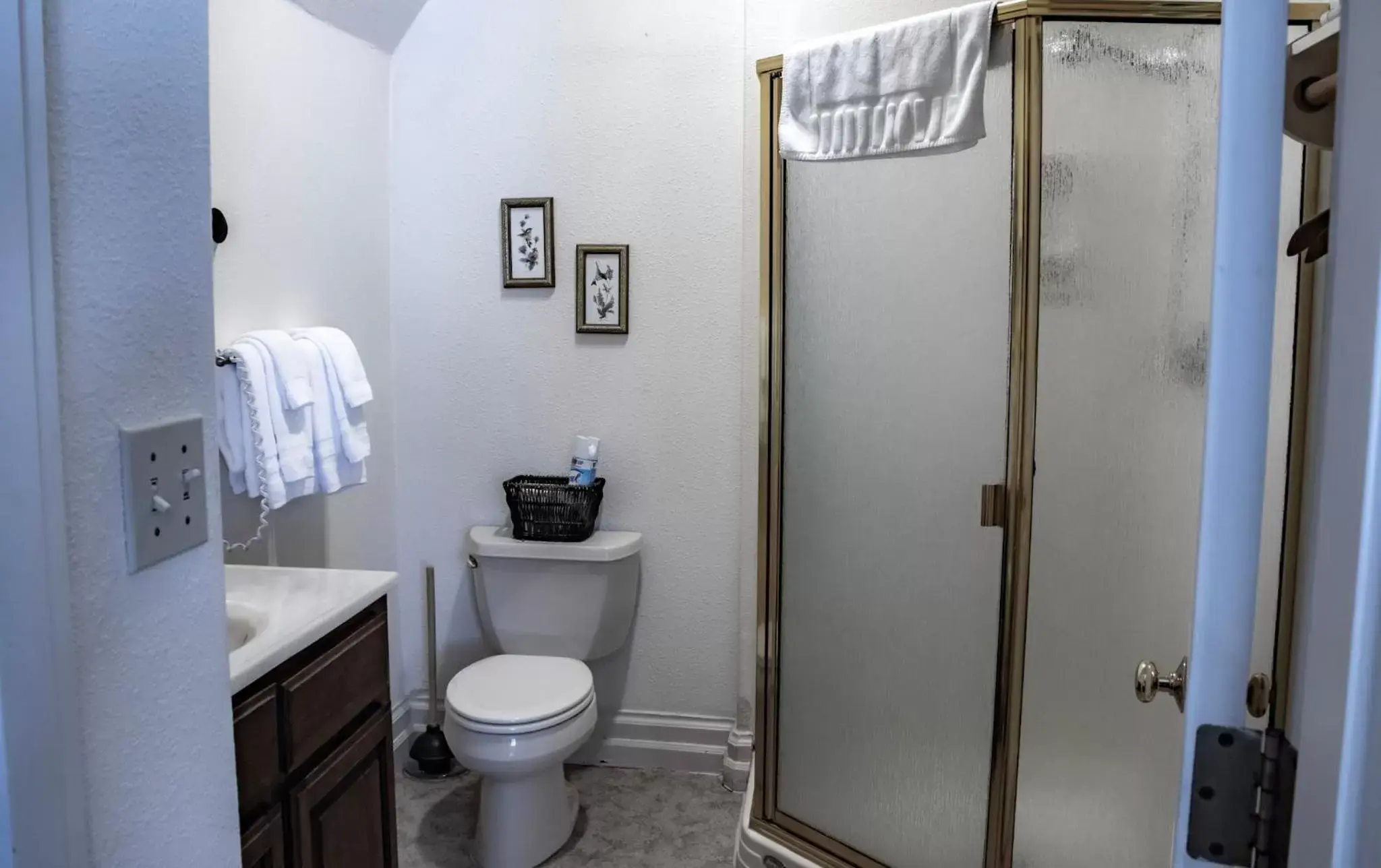 Bathroom in McCloud River Bed and Breakfast