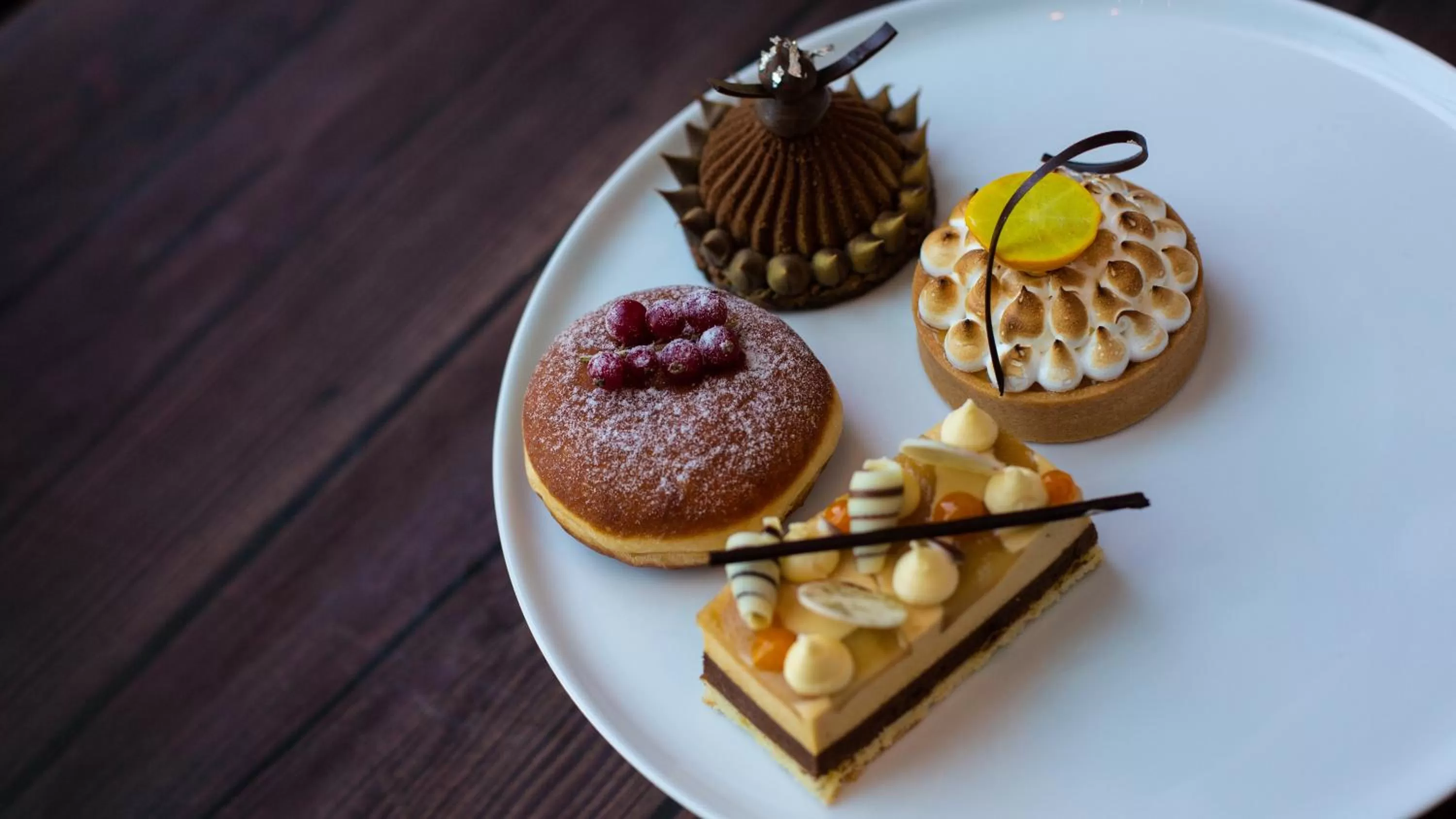 Food and drinks in Grand Plaza Mövenpick Media City