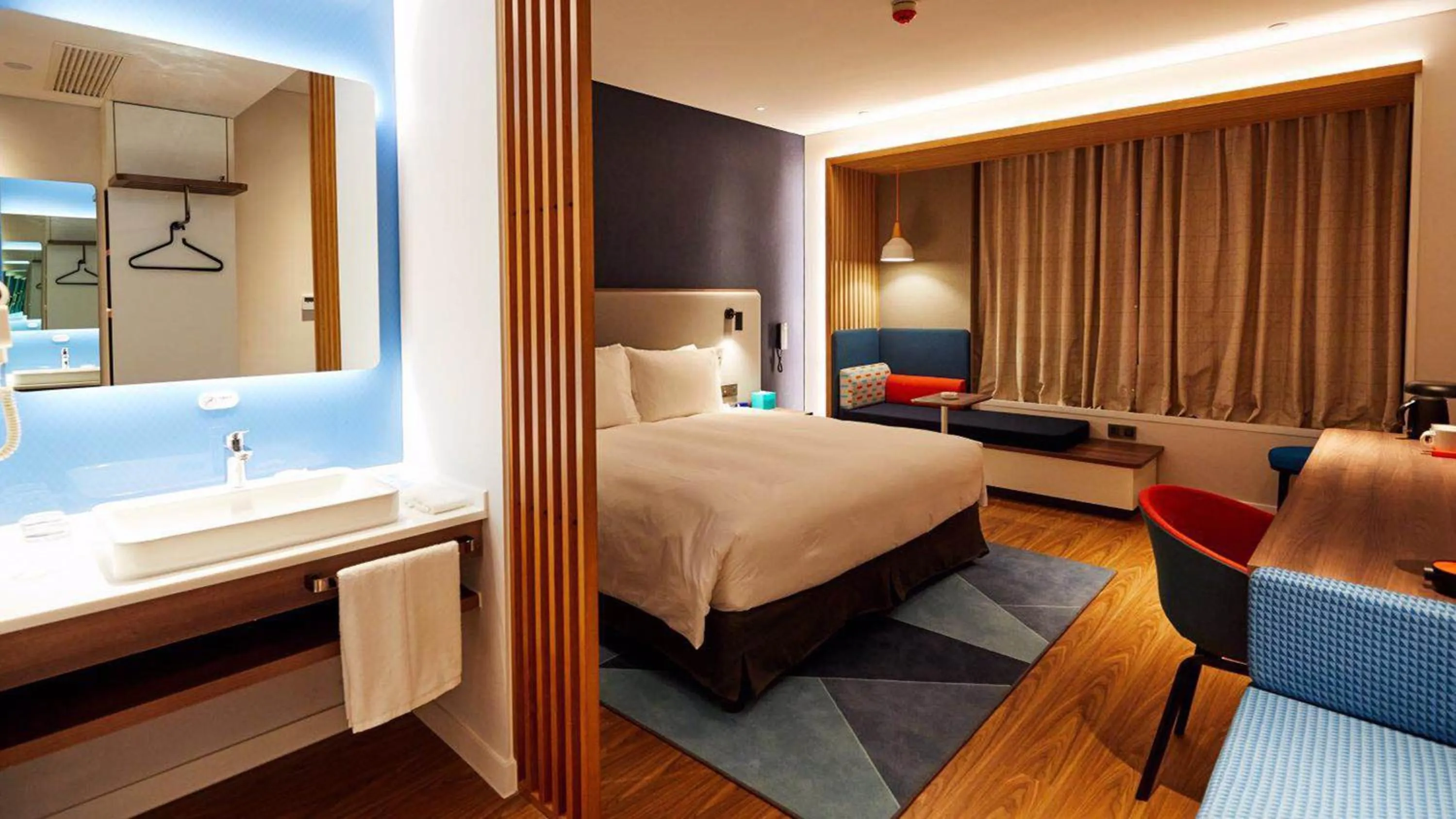 Photo of the whole room in Holiday Inn Express Shijiazhuang High-tech Zone by IHG