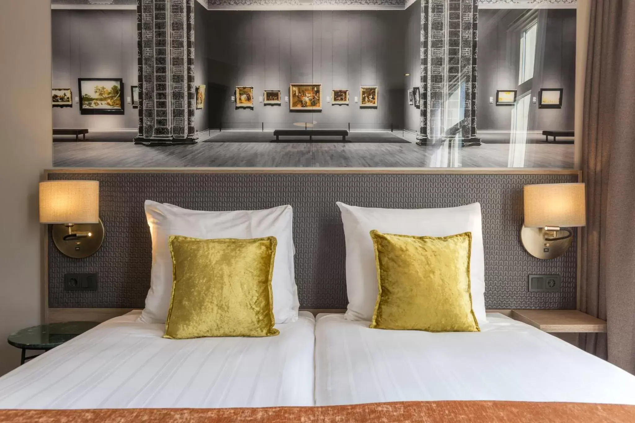 Photo of the whole room, Bed in Leonardo Boutique Museumhotel