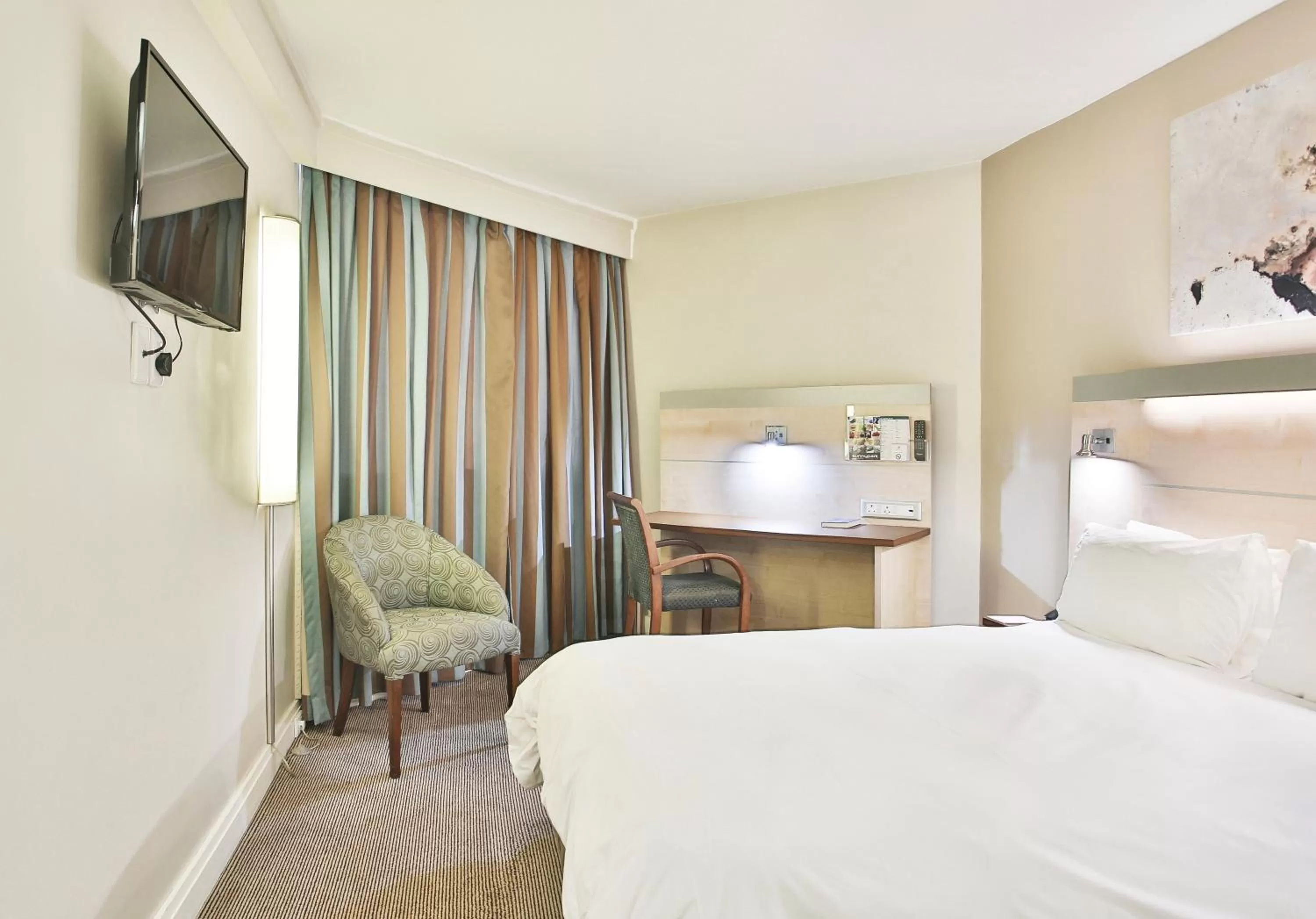 Bedroom, Bed in RH Hotel & Apartments - Pretoria