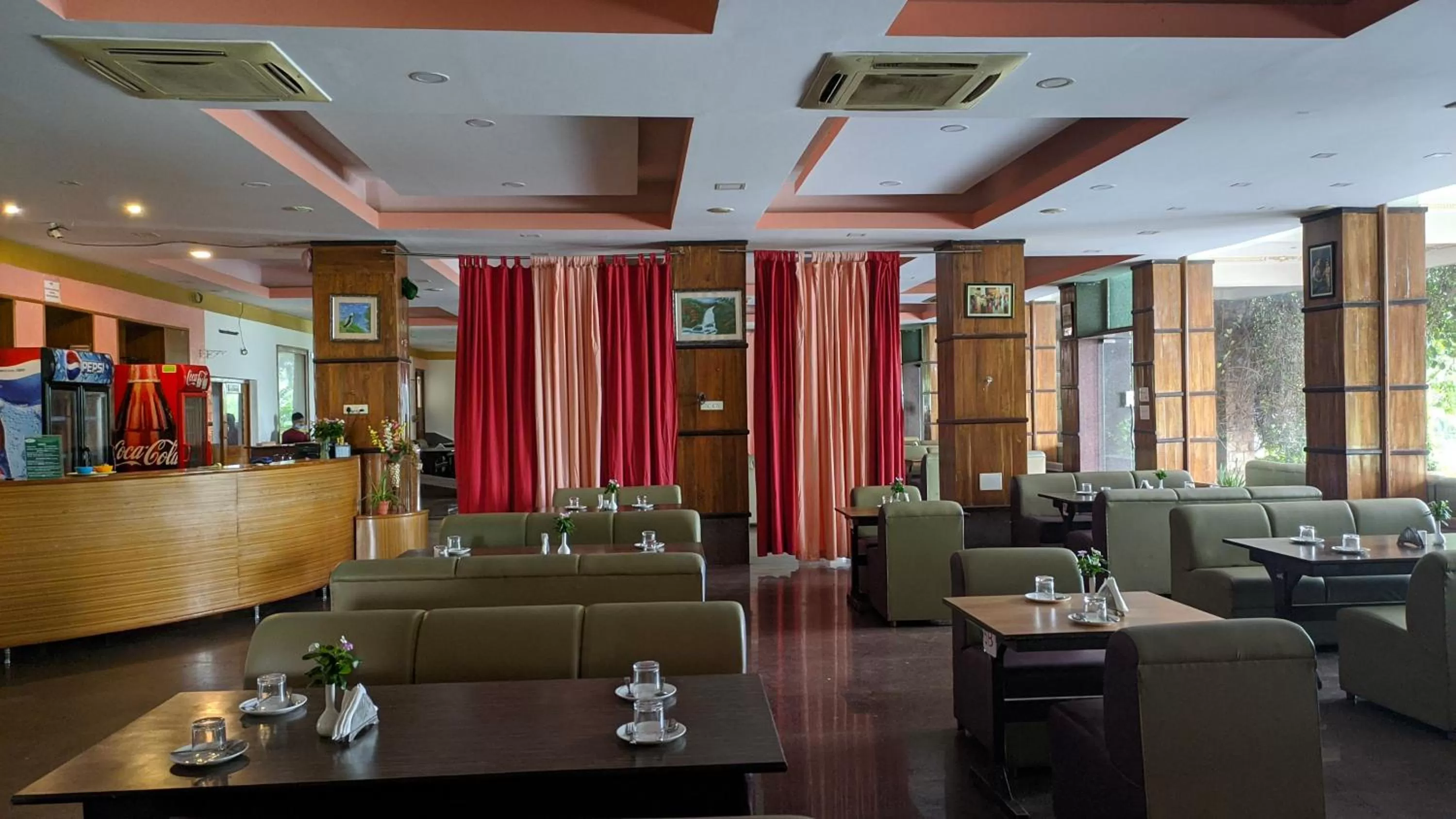 Restaurant/places to eat in Kanthi Resorts Badami