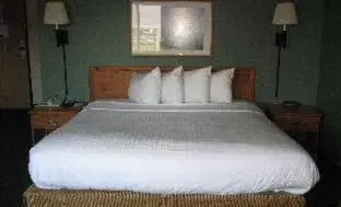 Queen Room with Two Queen Beds - Non-Smoking in AmericInn by Wyndham Oscoda Near AuSable River