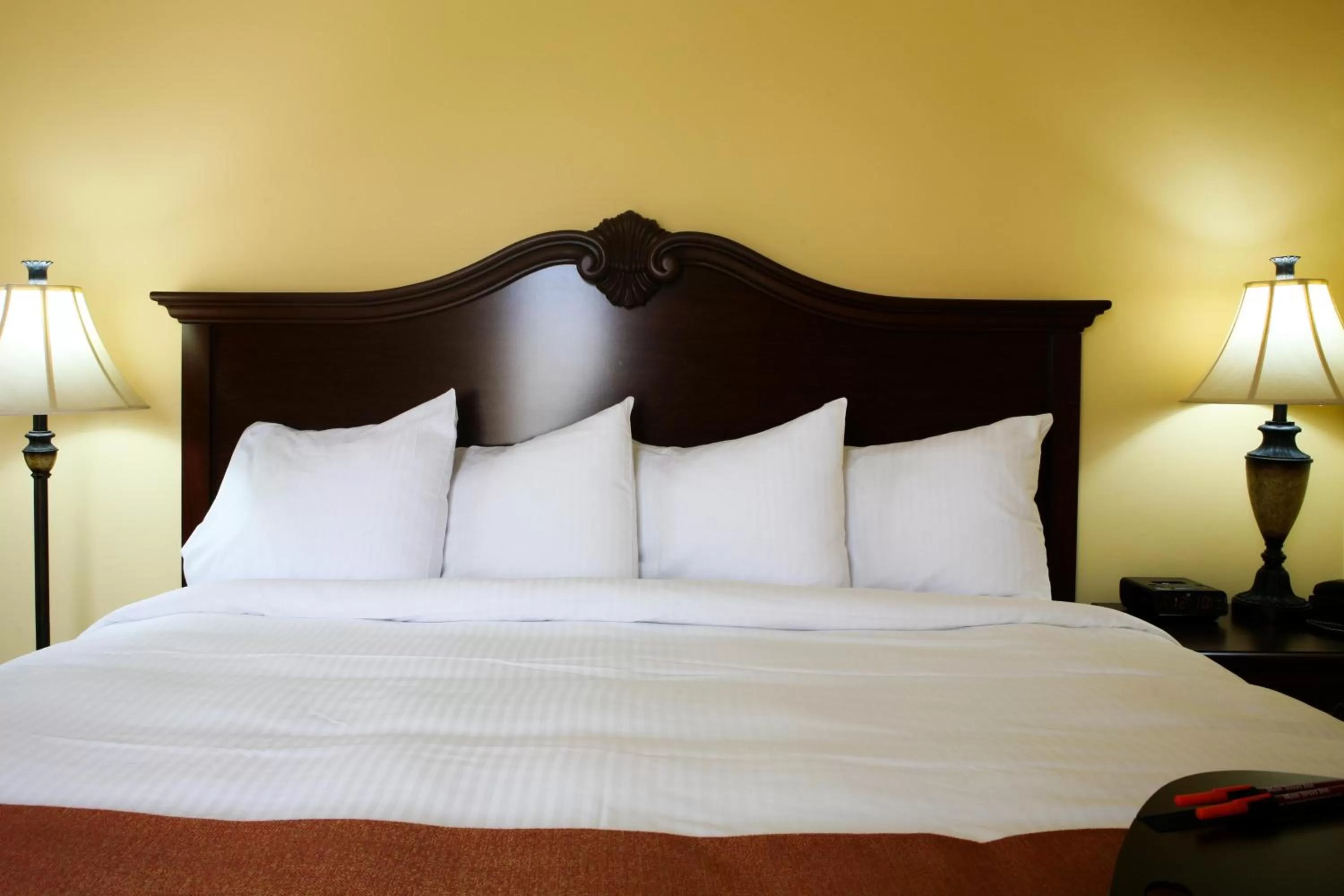 Bed in Main Street Inn Blacksburg