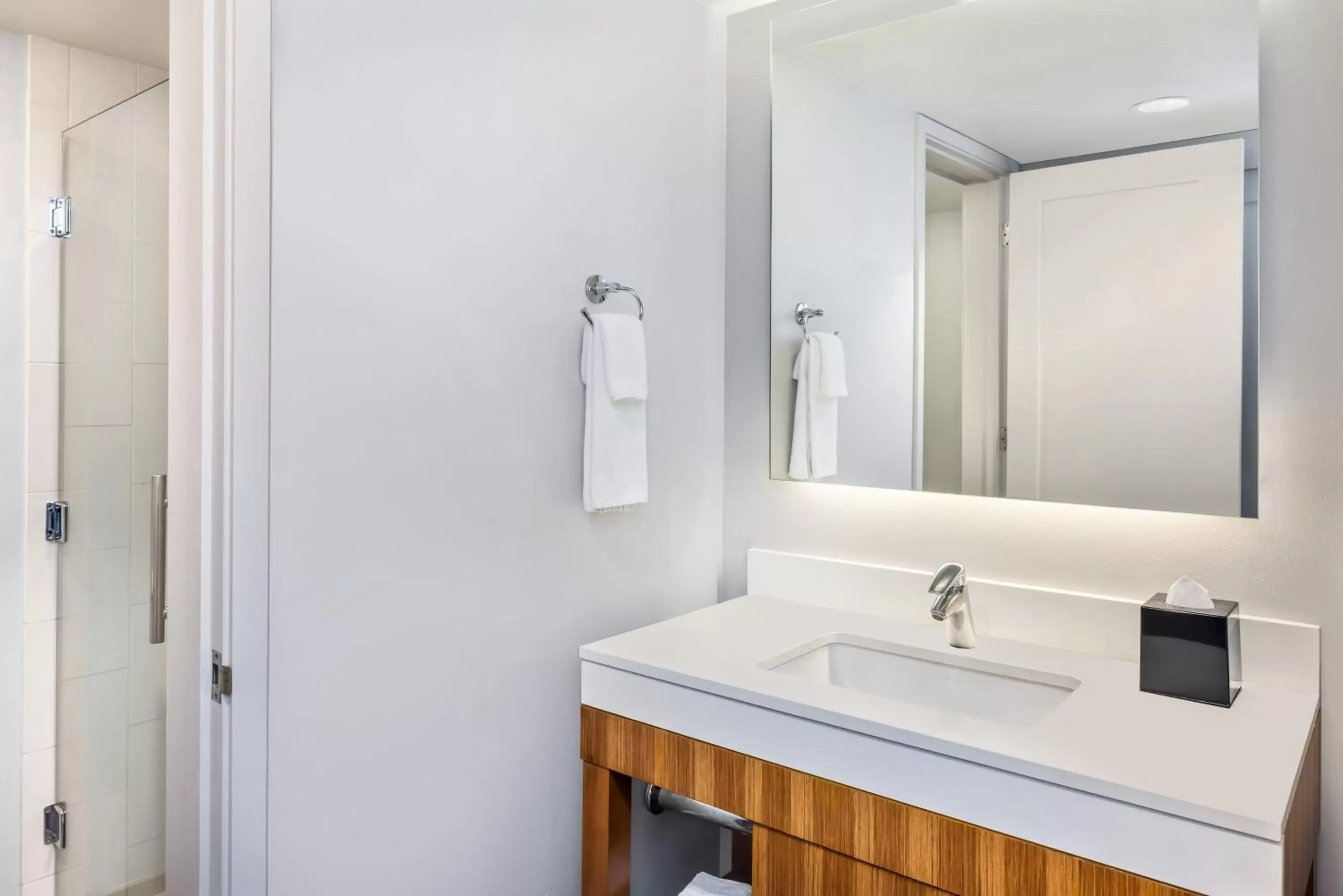 Bathroom in Hyatt Place Waikiki Beach