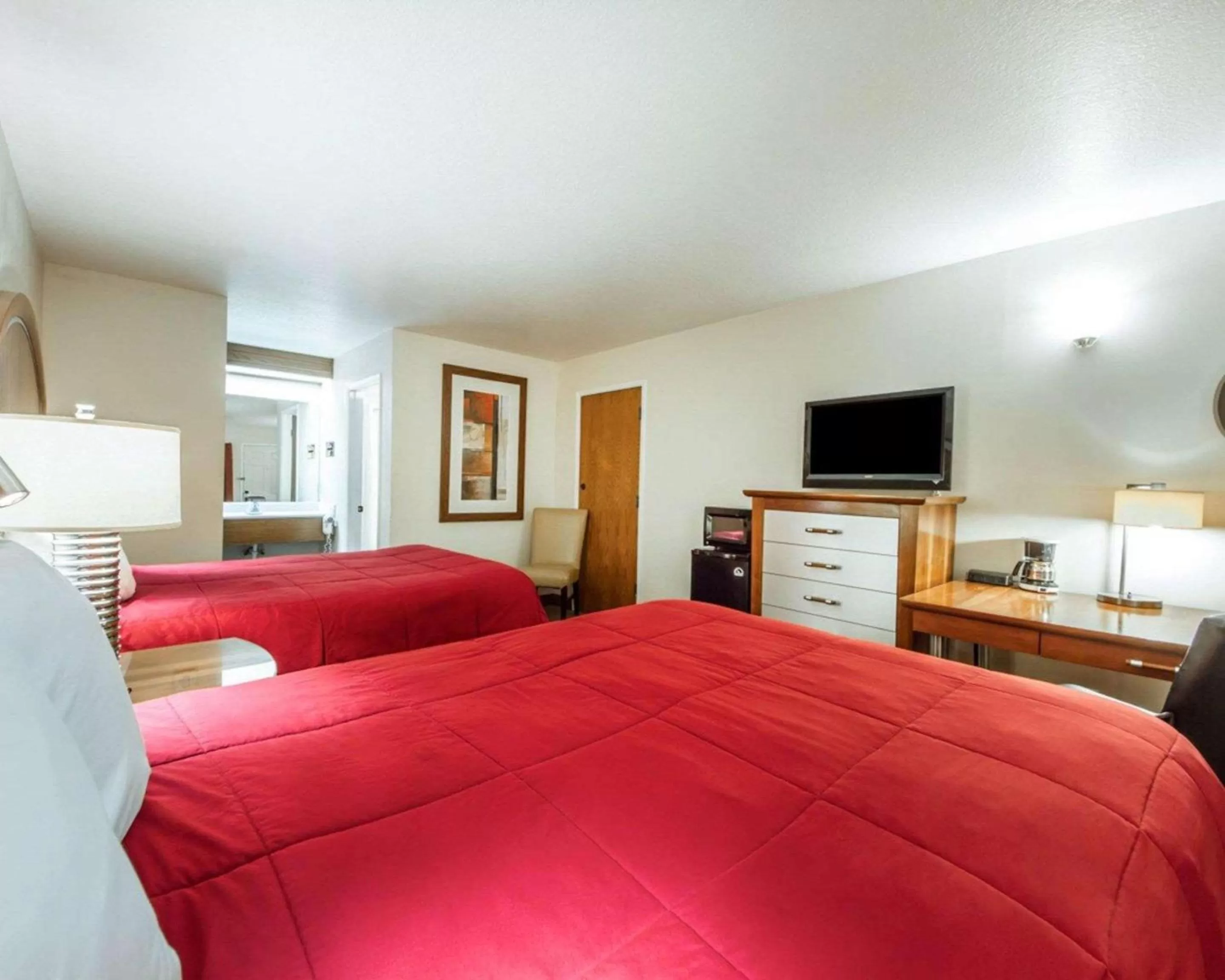 Photo of the whole room in Sea Drift Inn