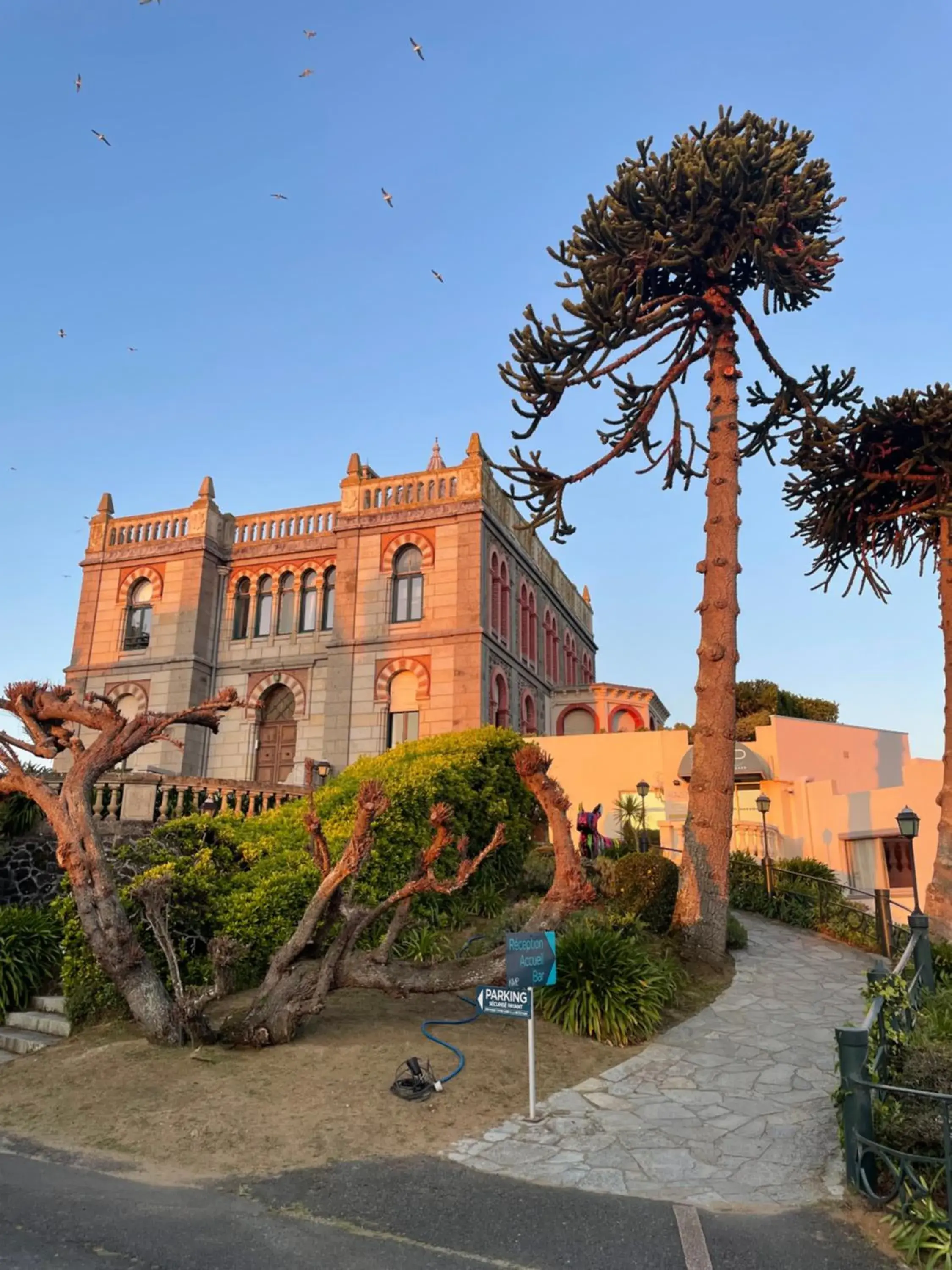 Property building in Hotel Ker Moor Saint-Quay Portrieux Property building in Hotel Ker Moor Saint-Quay Portrieux