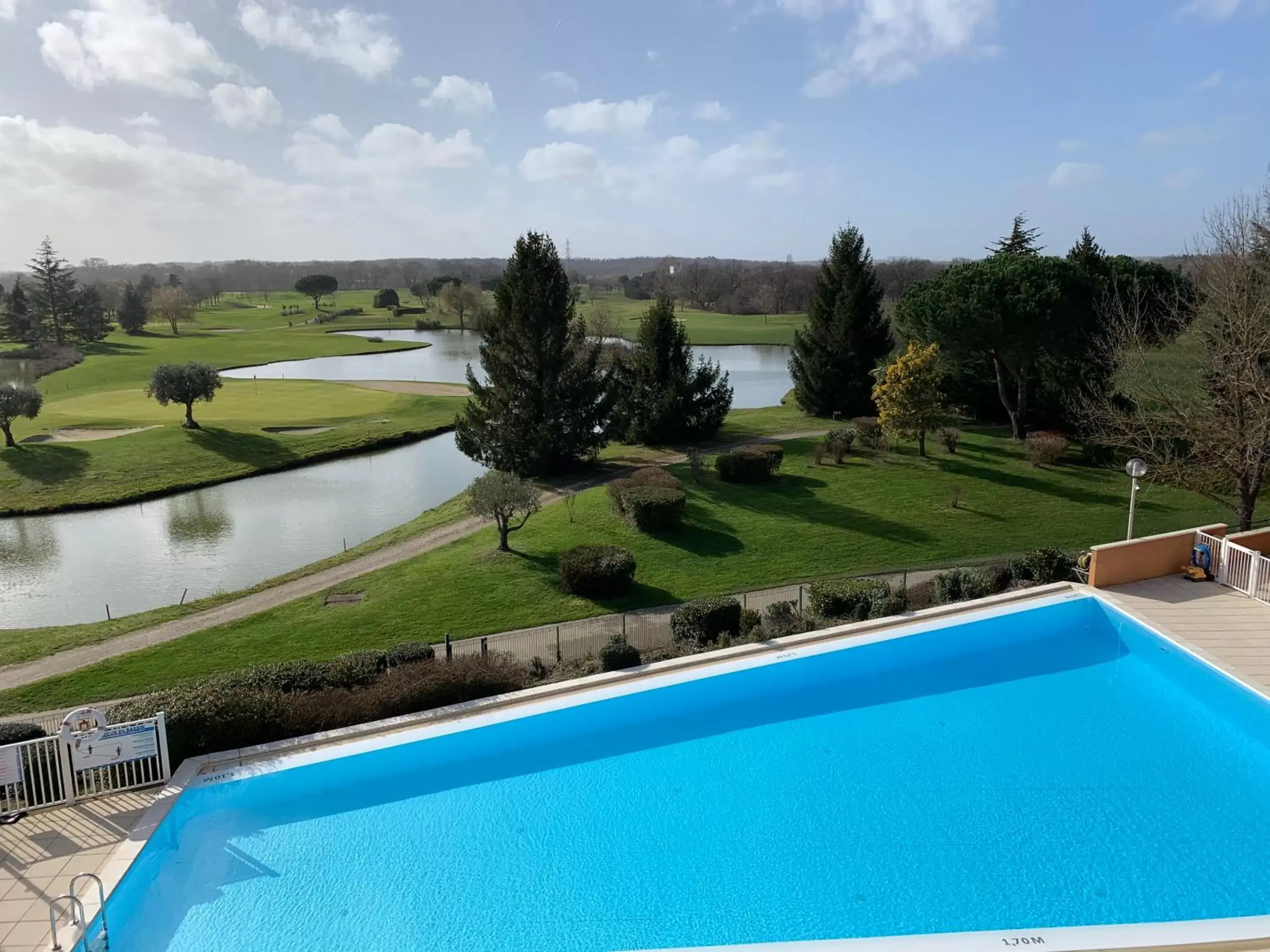 Pool view, Swimming Pool in Mercure Toulouse Aéroport Golf de Seilh