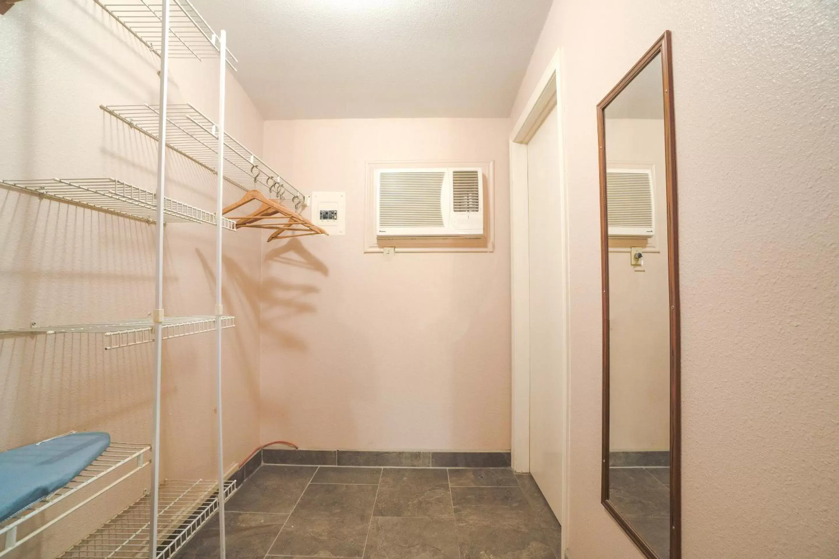 Area and facilities, Bathroom in Vali Ho Motel By OYO Weslaco Mercedes