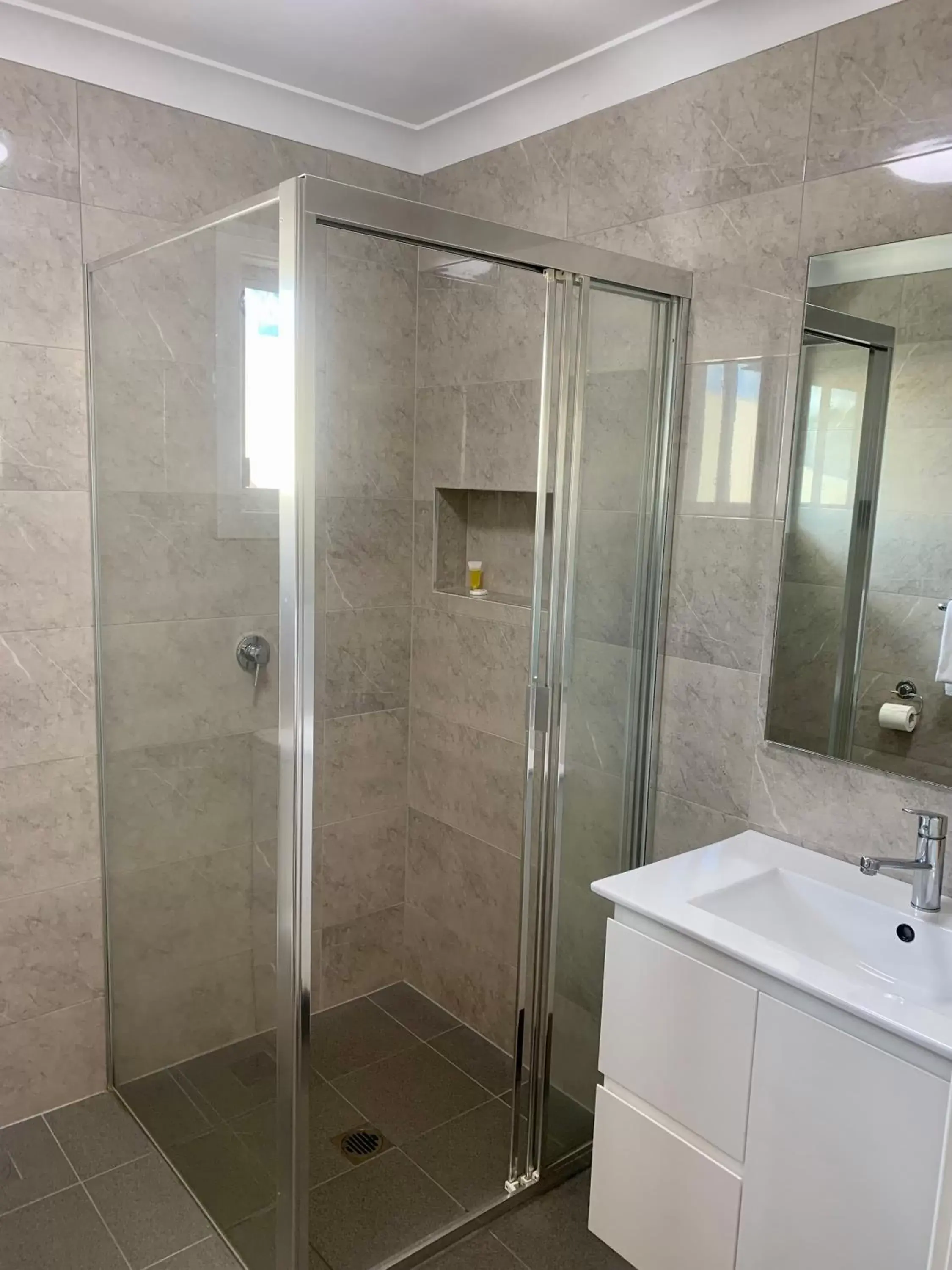 Shower, Bathroom in Singleton Valley Accommodation