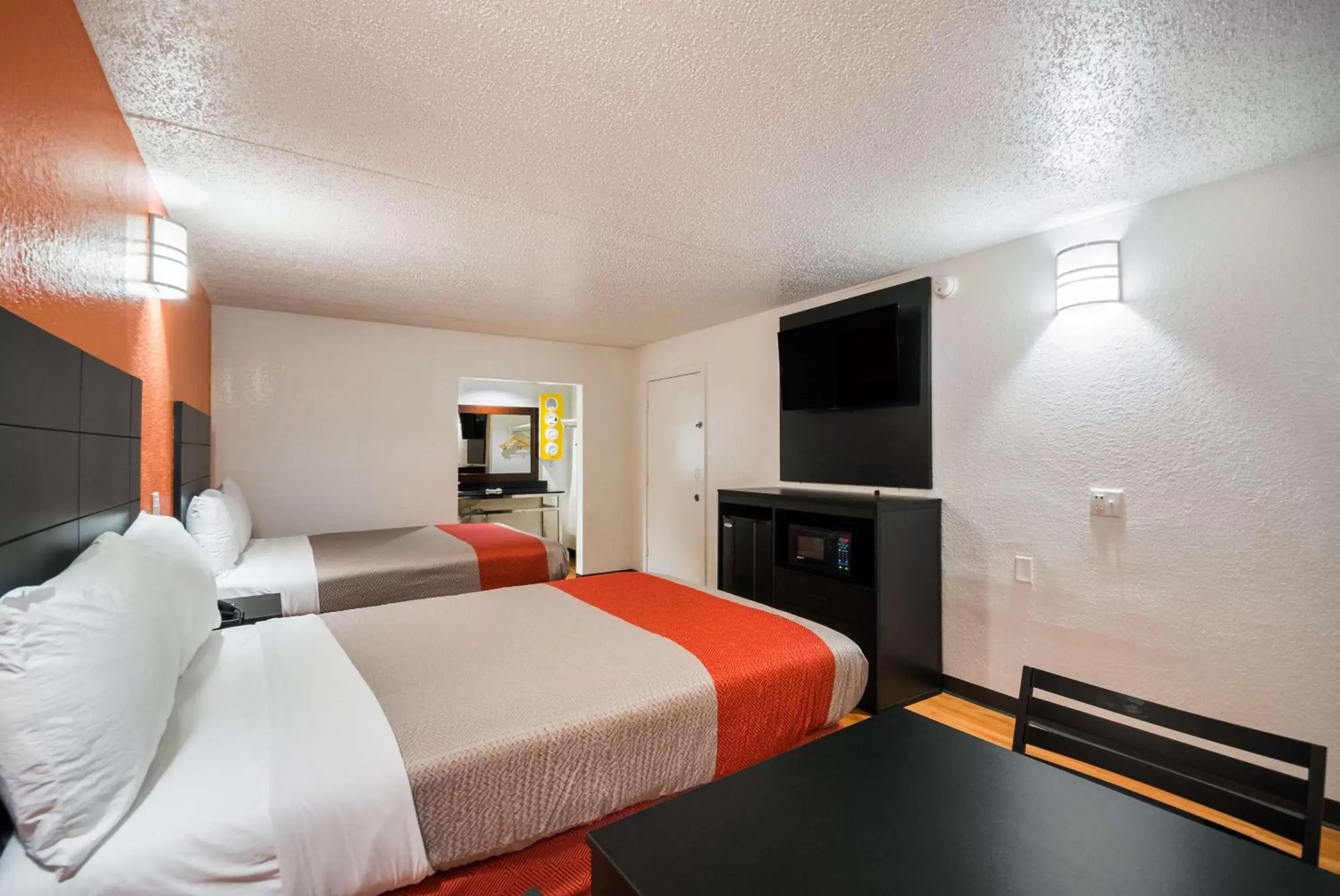Photo of the whole room, Bed in Motel 6-Houston, TX - Brookhollow