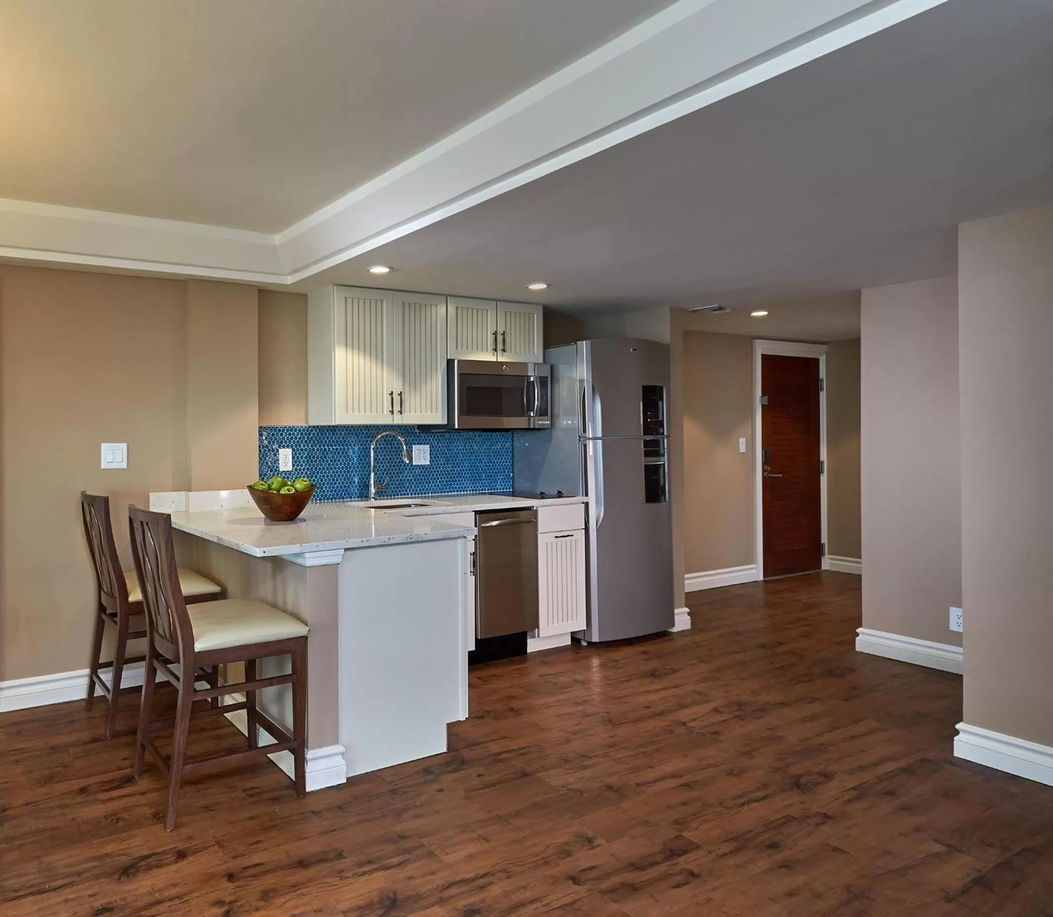 Kitchen or kitchenette in Edgewater Beach Hotel