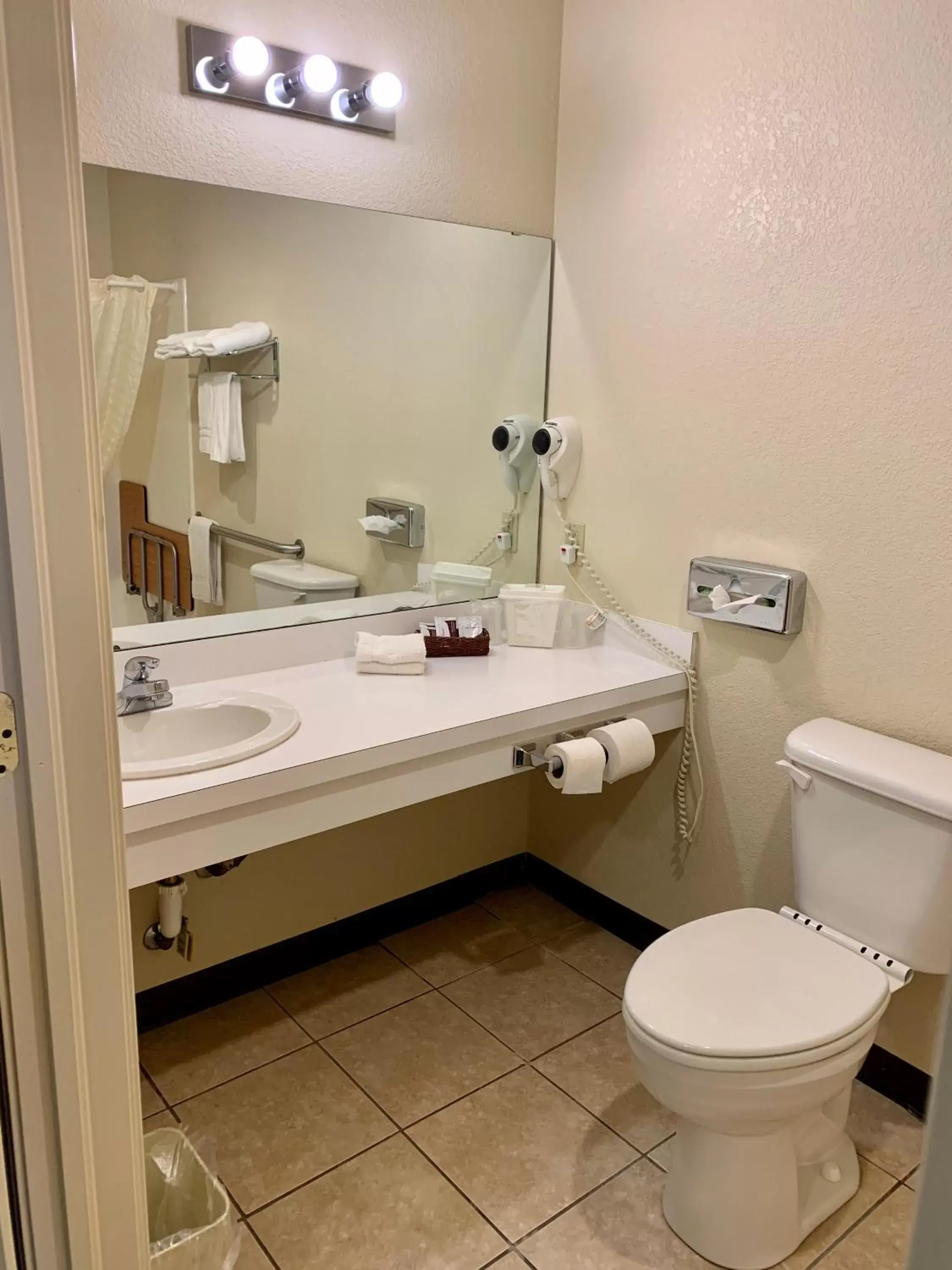 Bathroom in Candlelight Inn & Suites Hwy 69 near McAlester