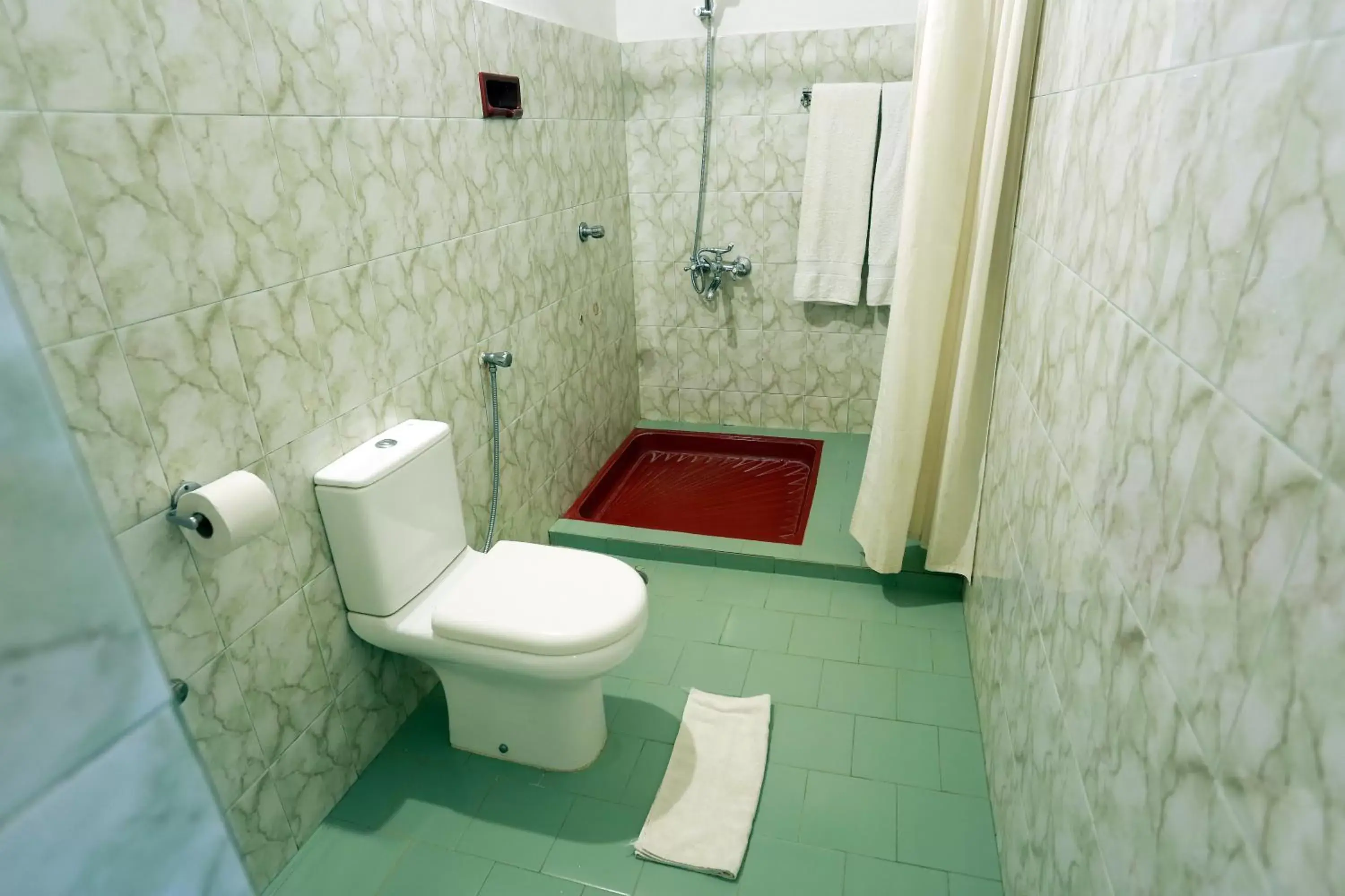 Bathroom in Beach and Lake Ayurvedic Resort