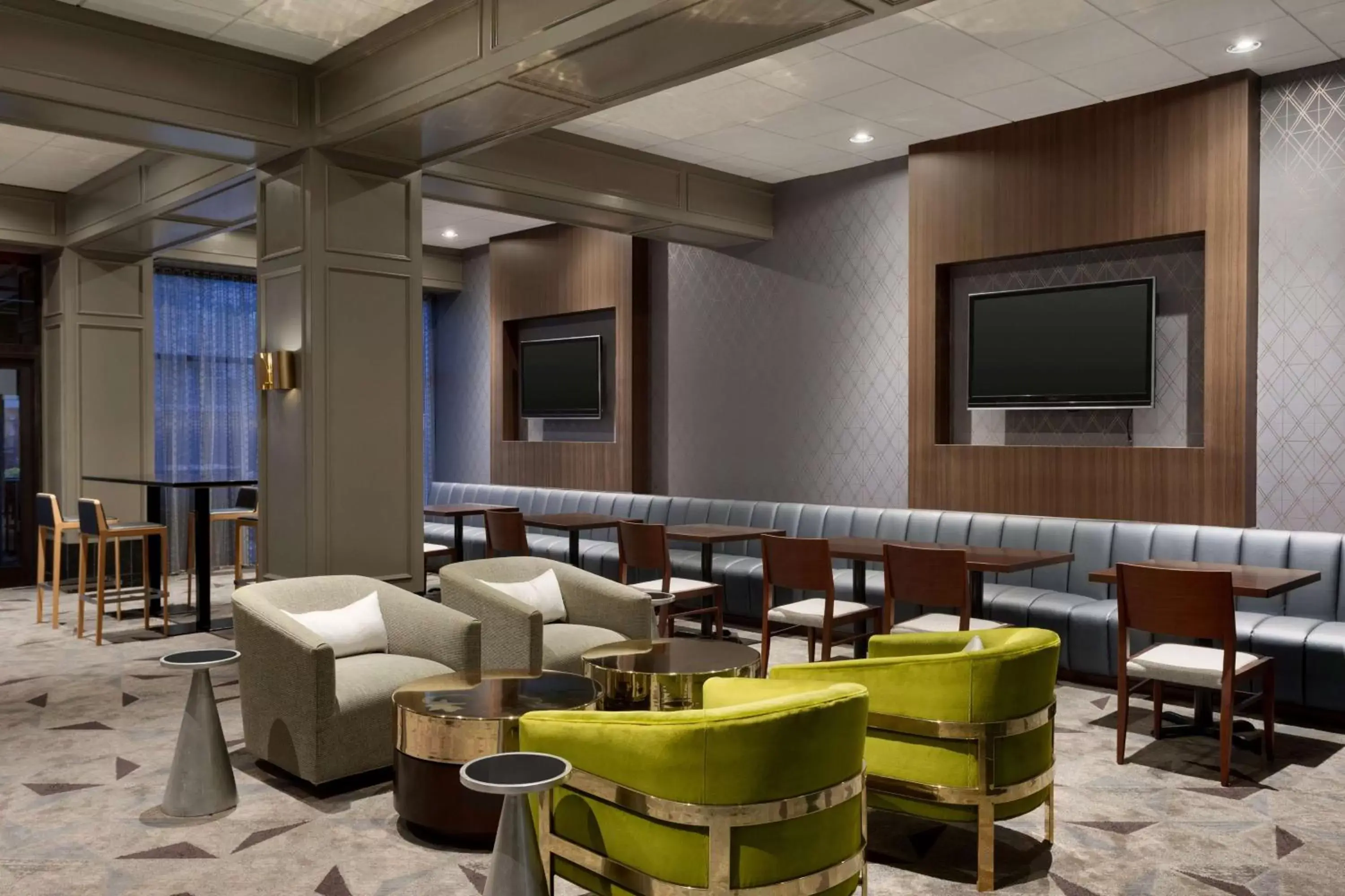 Restaurant/places to eat, Lounge/Bar in Hilton Suites Chicago/Oakbrook Terrace