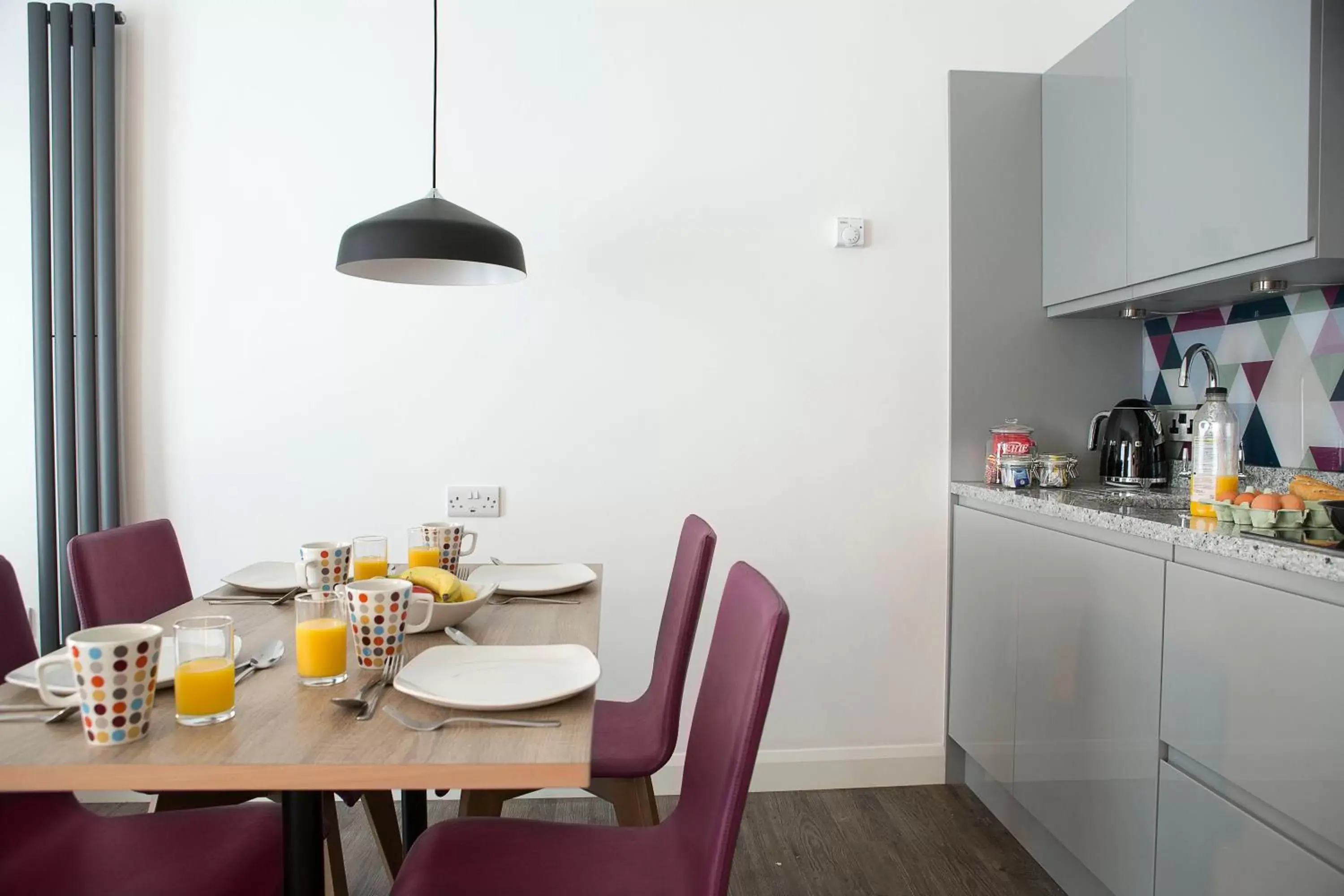 Kitchen or kitchenette, Restaurant/Places to Eat in Cityroomz Edinburgh