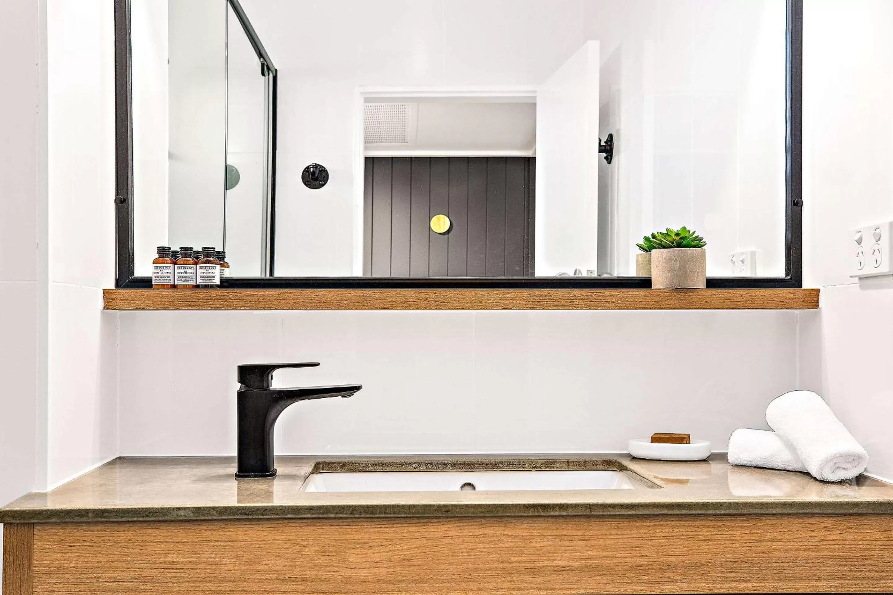 Bathroom in City Centre Motel Armidale