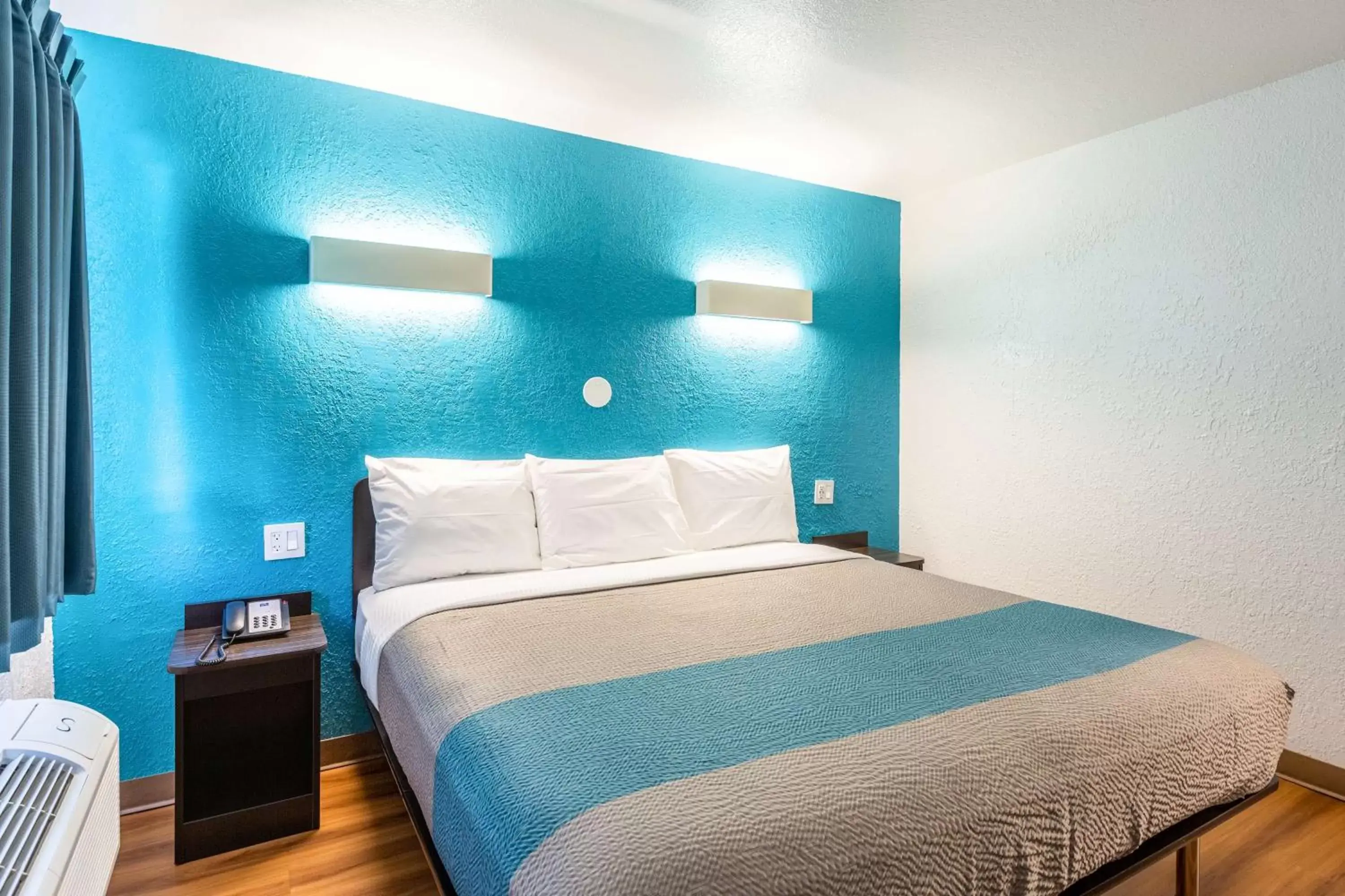 Photo of the whole room, Bed in Motel 6-Valdosta, GA - University Photo of the whole room, Bed in Motel 6-Valdosta, GA - University