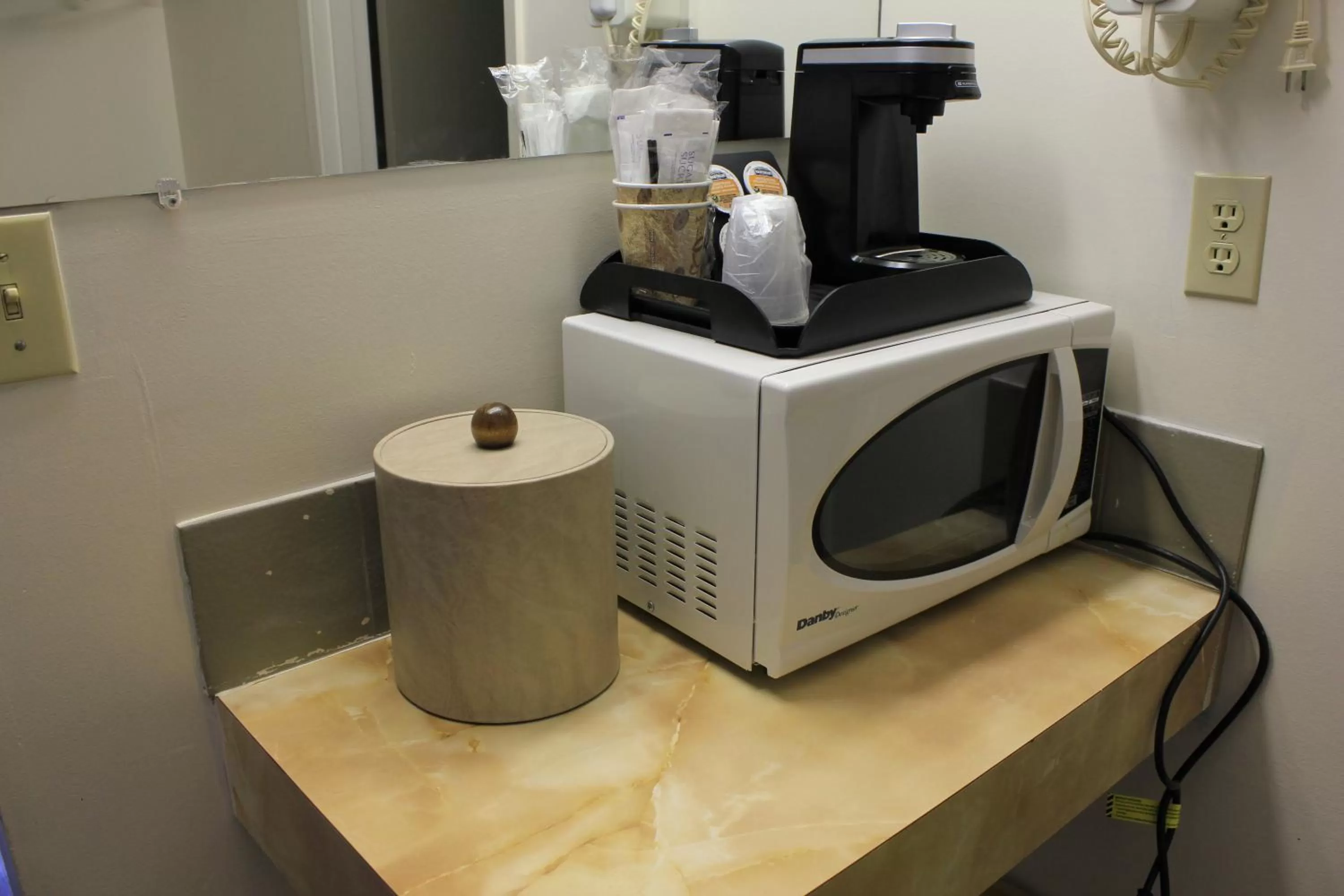 Coffee/tea facilities in Travelodge by Wyndham Blairmore