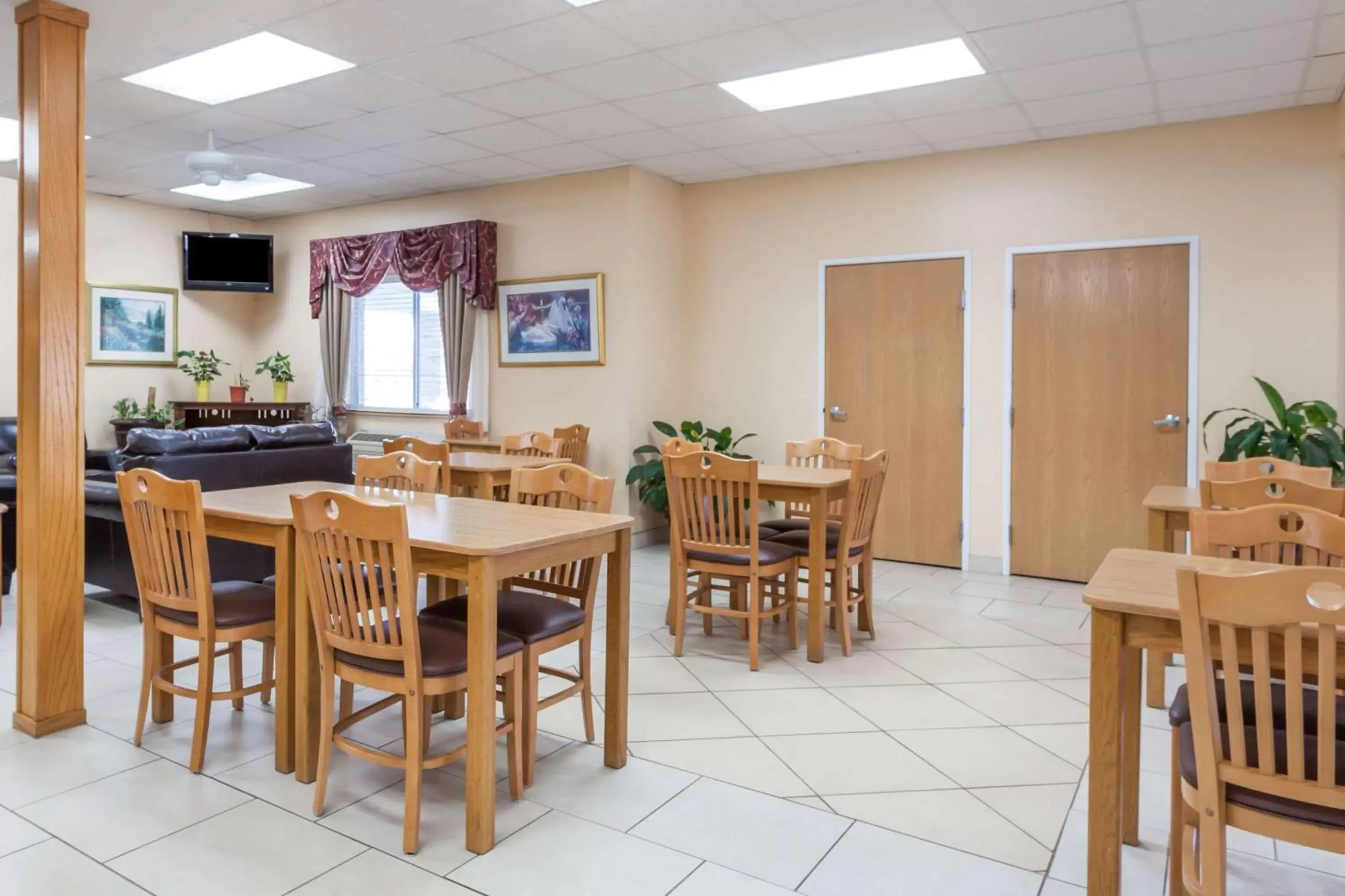 Restaurant/Places to Eat in Days Inn by Wyndham Imlay City